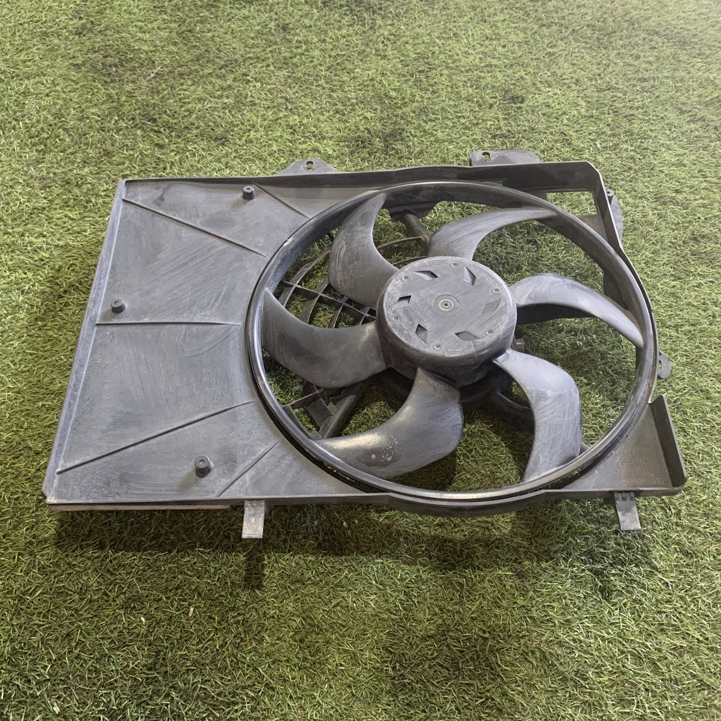 Elettroventola Raffreddamento Motore Per Citroen C2 C3 207 1.4 1.6 Hdi