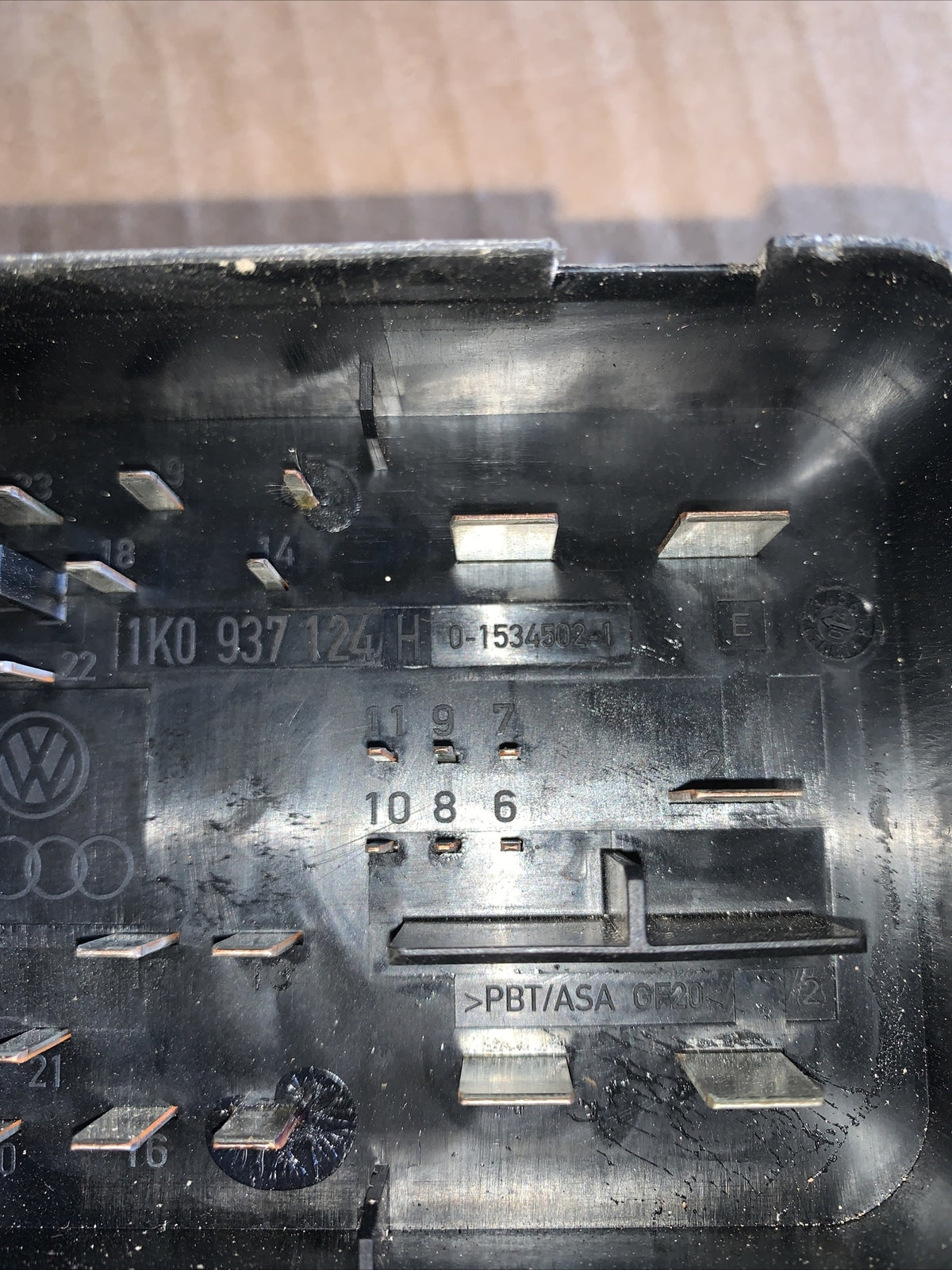 1K0937124H CENTRALINA SCATOLA PORTAFUSIBILI VOLKSWAGEN GOLF V Audi A3 2.0 140cv