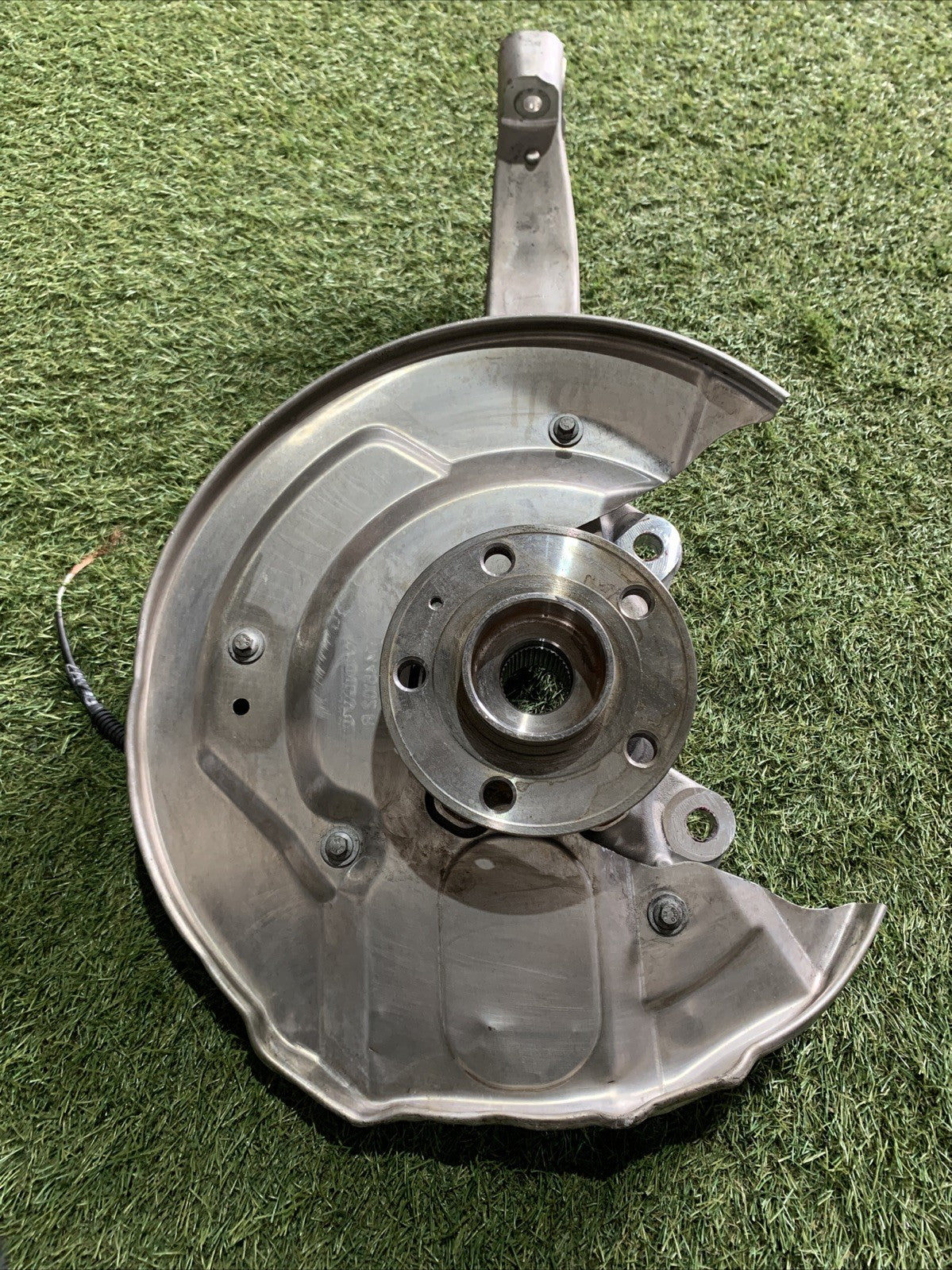 MOZZO MONTANTE FUSELLO ANTERIORE DESTRO VOLVO XC60 2025 2.0 HYBRID 32298140