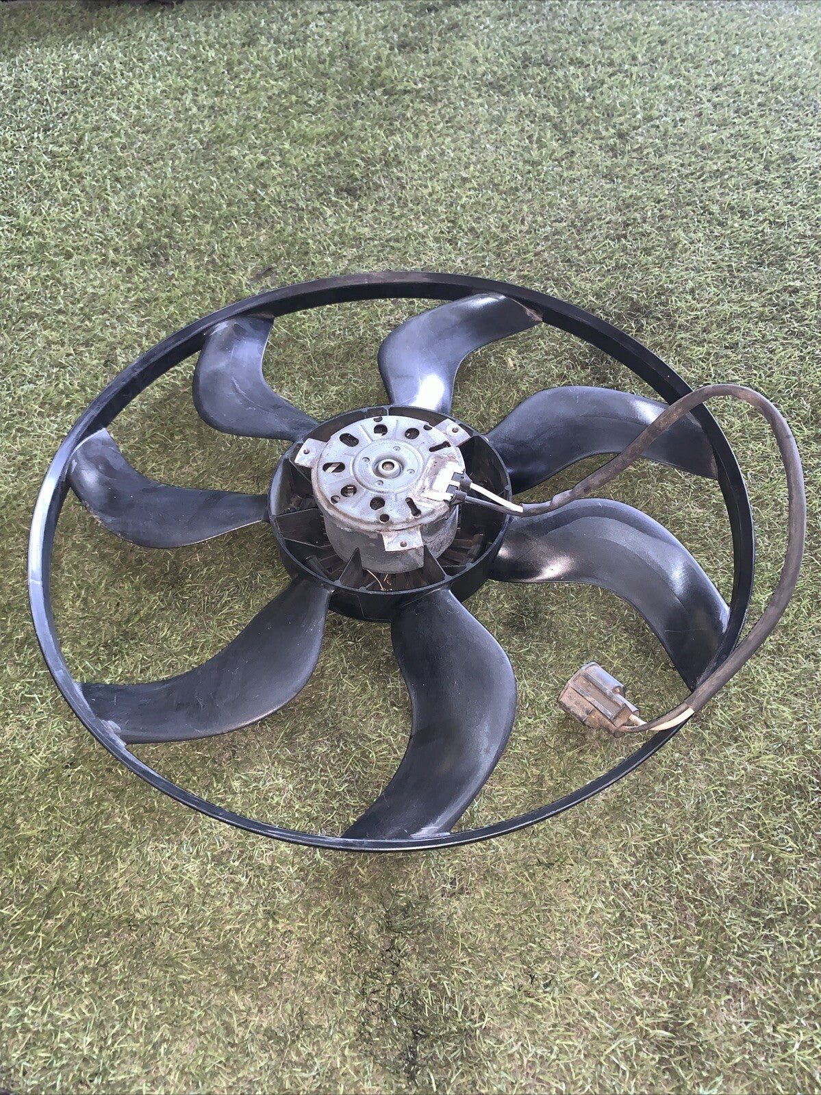 3136613450 VENTOLA RADIATORE MERCEDES CLA Serie (13) 2200 Diesel (2015)  925279