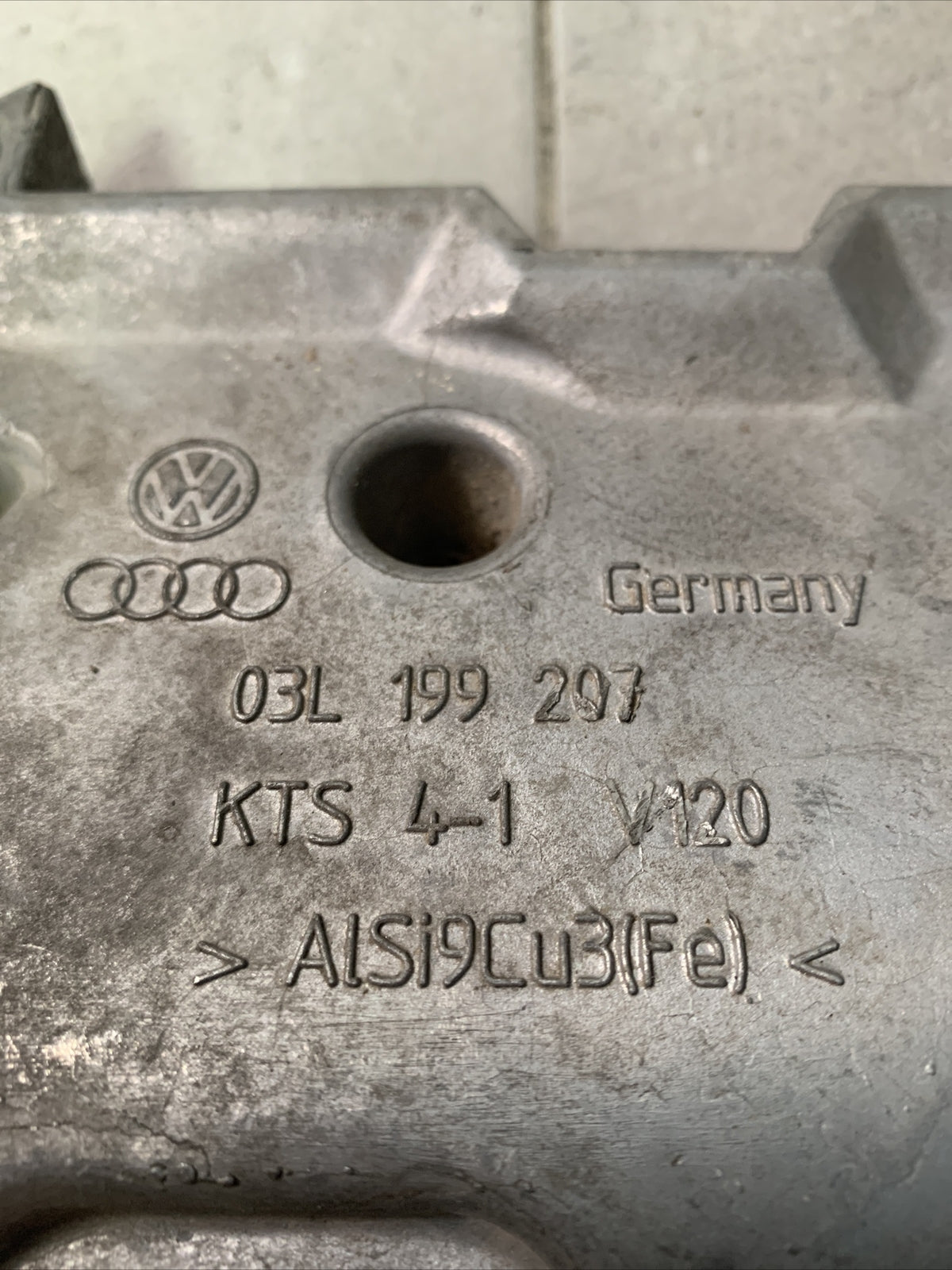 03L199207 SUPPORTO MOTORE LATO DX AUDI Q3-A3-TT 2.0 TDI