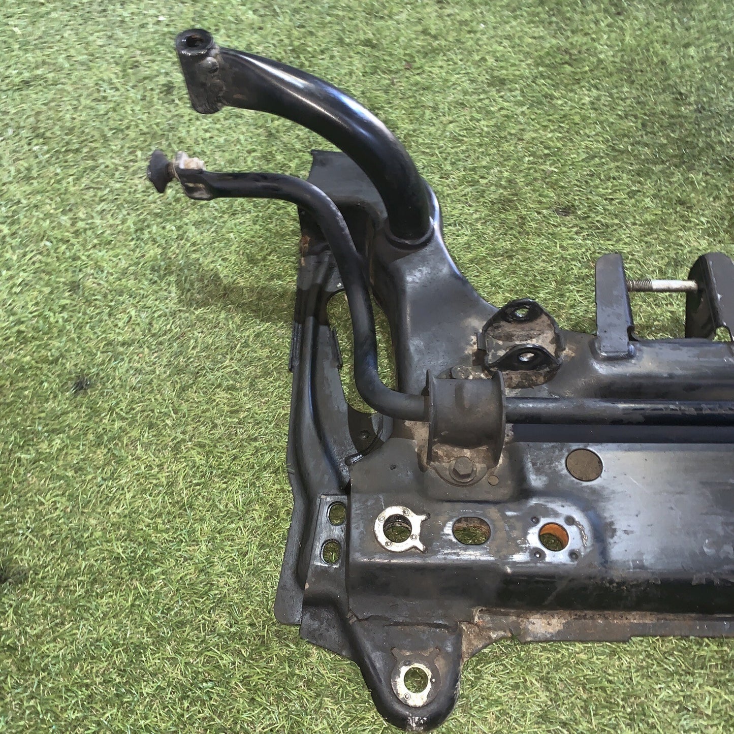 0443A6B41049 ASSALE ANTERIORE CULLA MOTORE FORD FIESTA 1.4