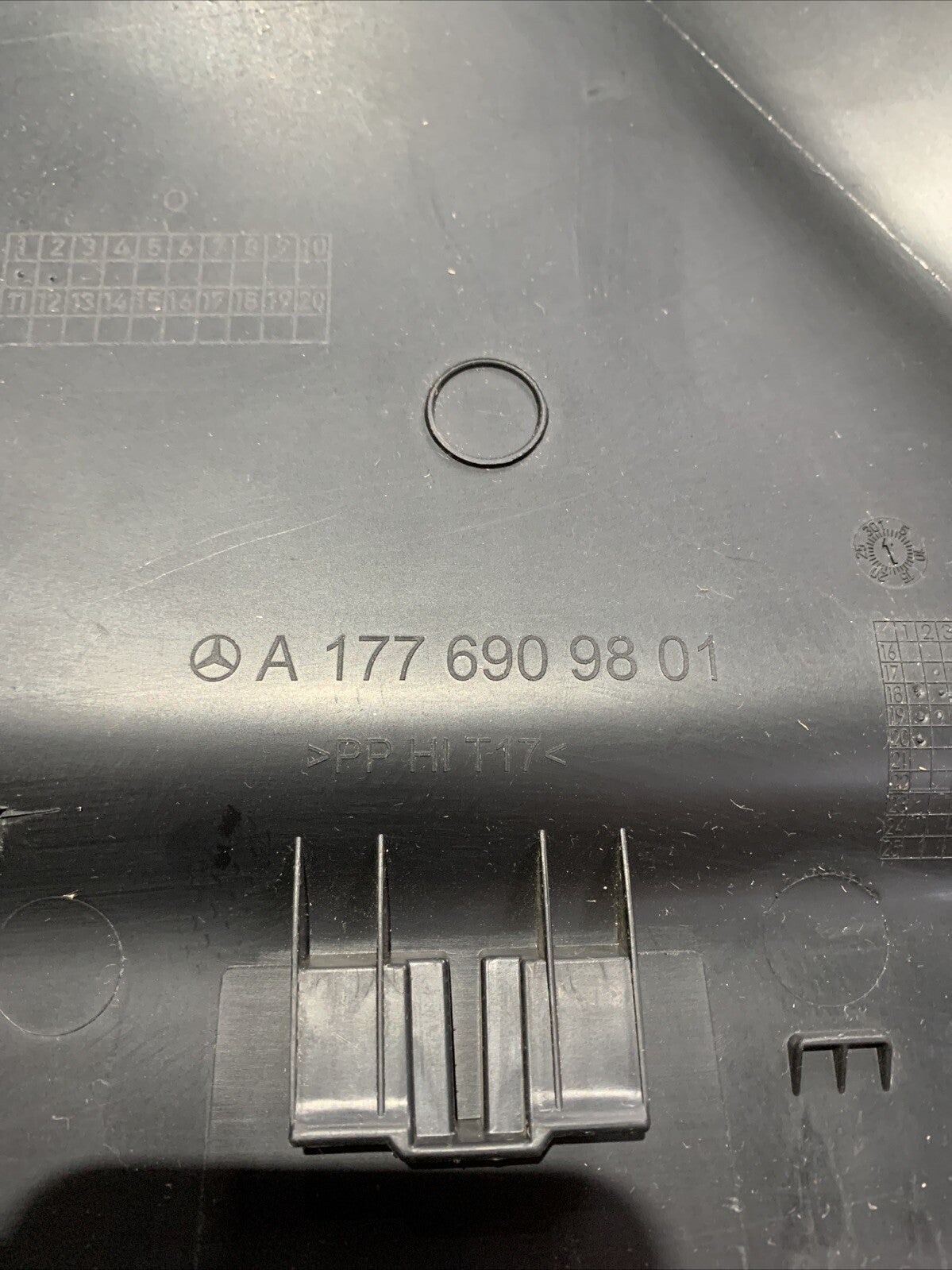 A1776909801 RIVESTIMENTO INTERNO MONTANTE CENTRALE INFERIORE DX MERCEDES W177