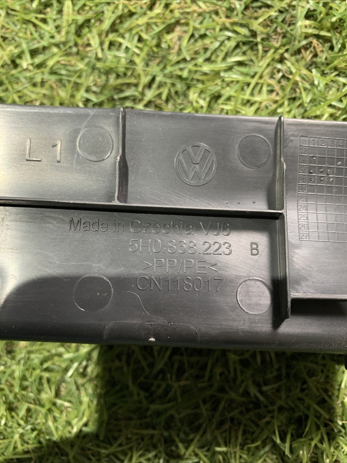 5H0868223B RIVESTIMENTO MONTANTE ANTERIORE INFERIORE SINISTRO VOLKSWAGEN GOLF 8