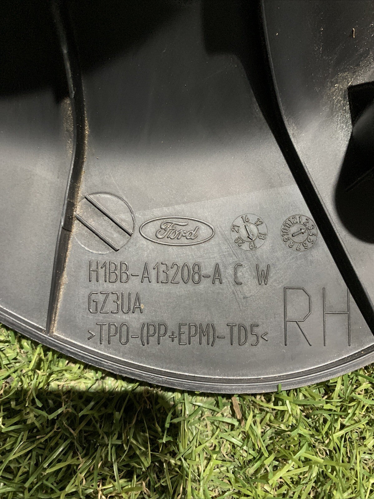 BATTITACCO ANTERIORE DESTRO FORD FIESTA MK7 2019 – H1BB-A13208-A