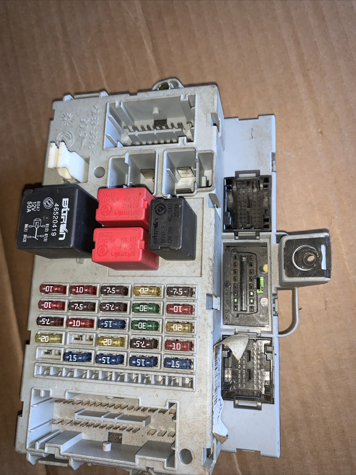 46767354 46520419 CENTRALINA PORTAFUSIBILI SCATOLA FUSIBILI FIAT PUNTO 1.2B 2003