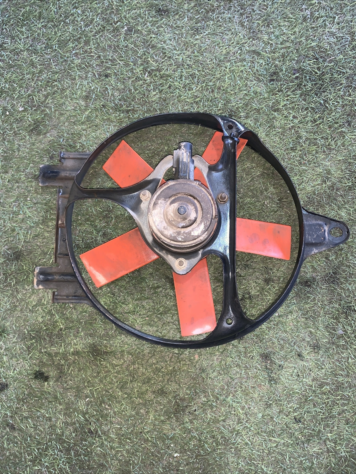 Originale Ford Fiesta III Gfj Ventola Del Radiatore Ventola Elettrica 89FB8146AE