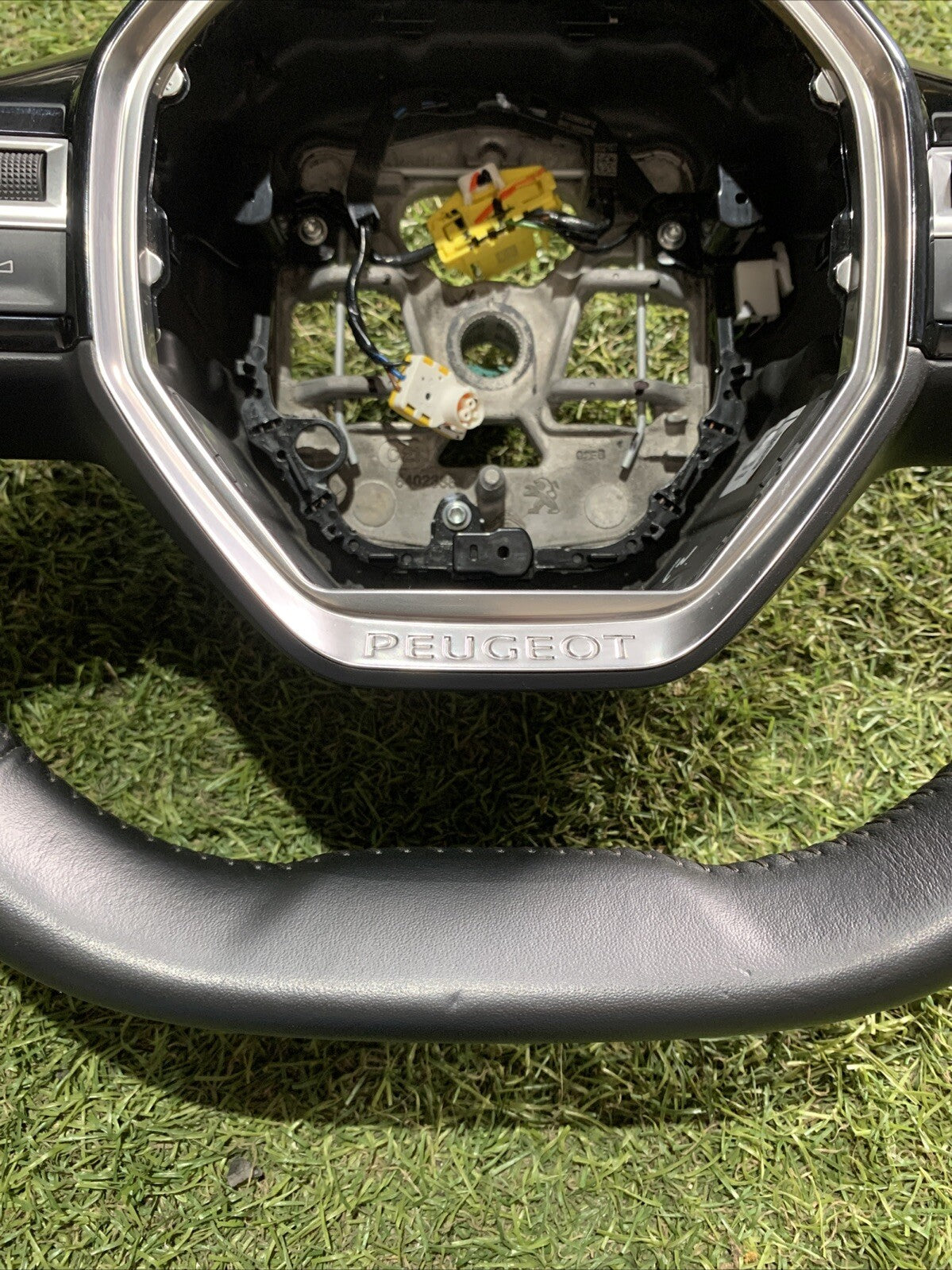 Volante Sterzo Peugeot 208 2020 98255044ZD (2)