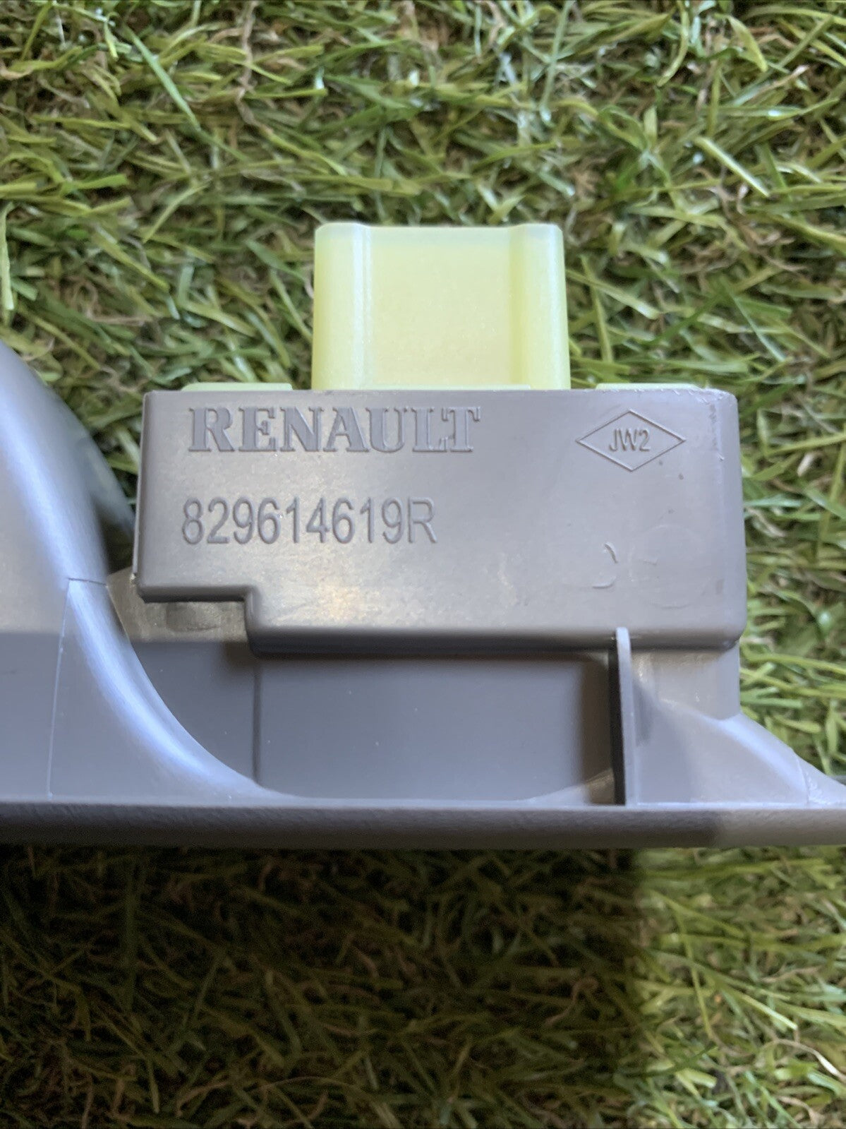 829614619R PULSANTIERA ALZAVETRO POSTERIORE SINISTRA RENAULT CAPTUR 2015