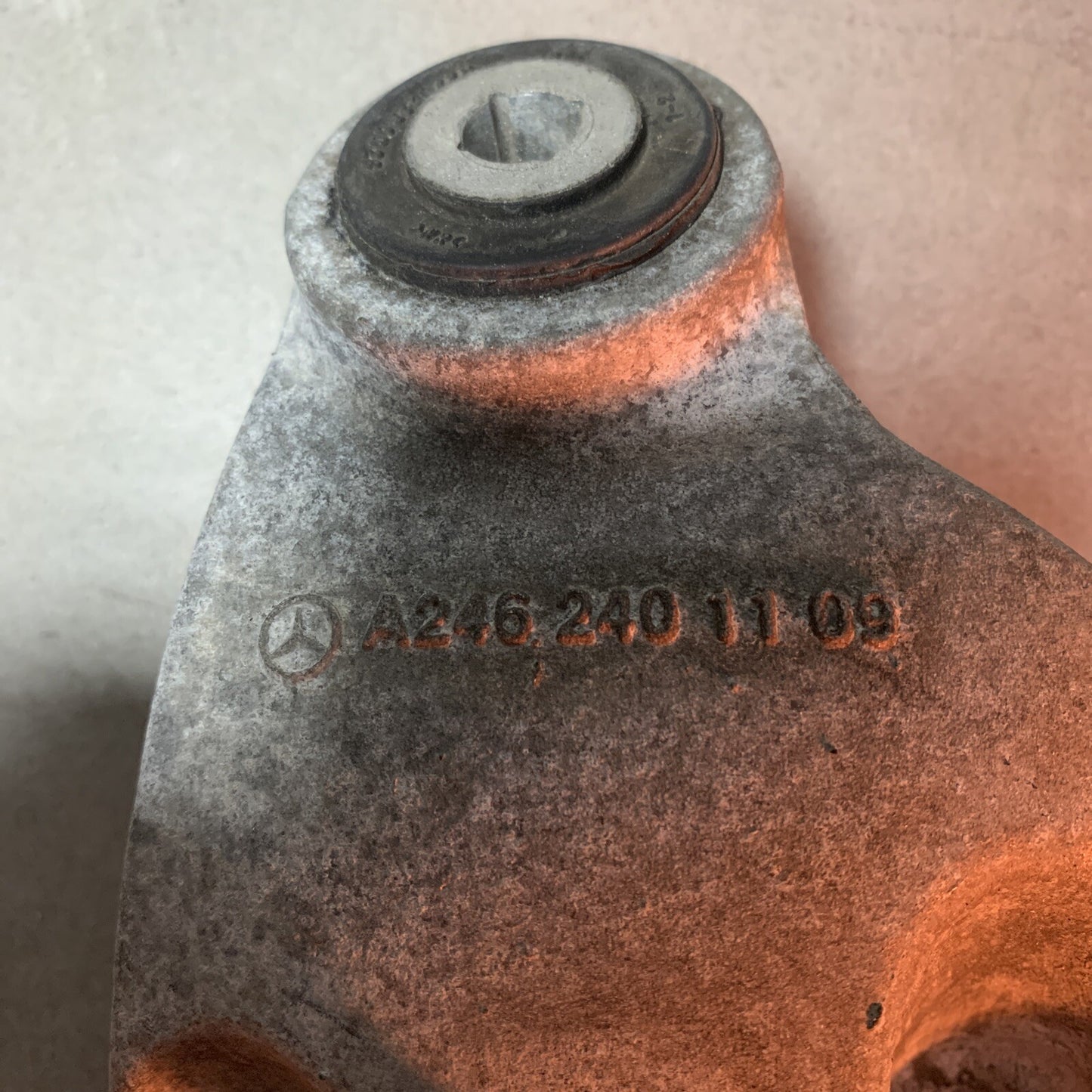 A2462401109 SUPPORTO MOTORE MERCEDES GLA Serie 2000 Diesel (2016)