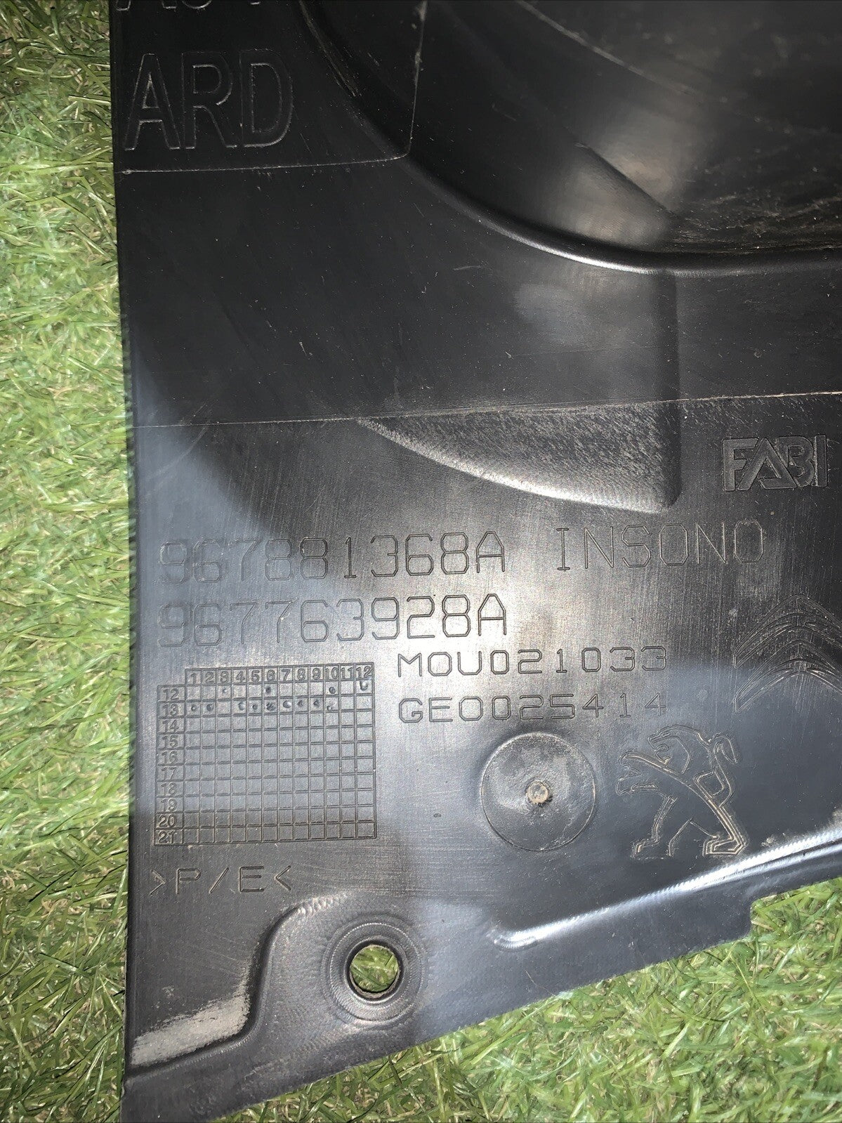 PASSARUOTA SOTTOPARAFANGO POSTERIORE DESTRO PEUGEOT 2008 2013-2016(967881368A)