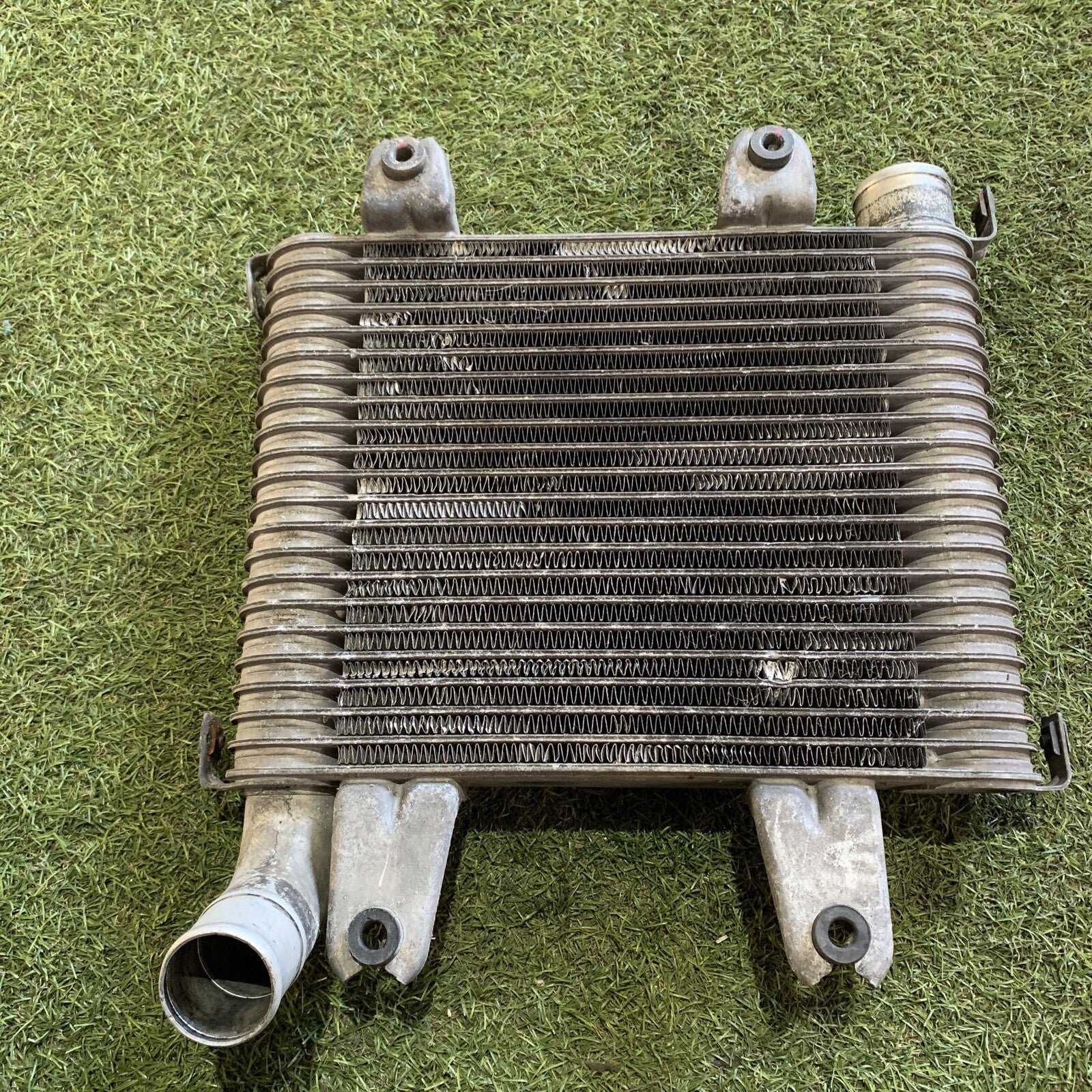 0K55113550C intercooler per KIA CARNIVAL II 2.9 CRDI 2001