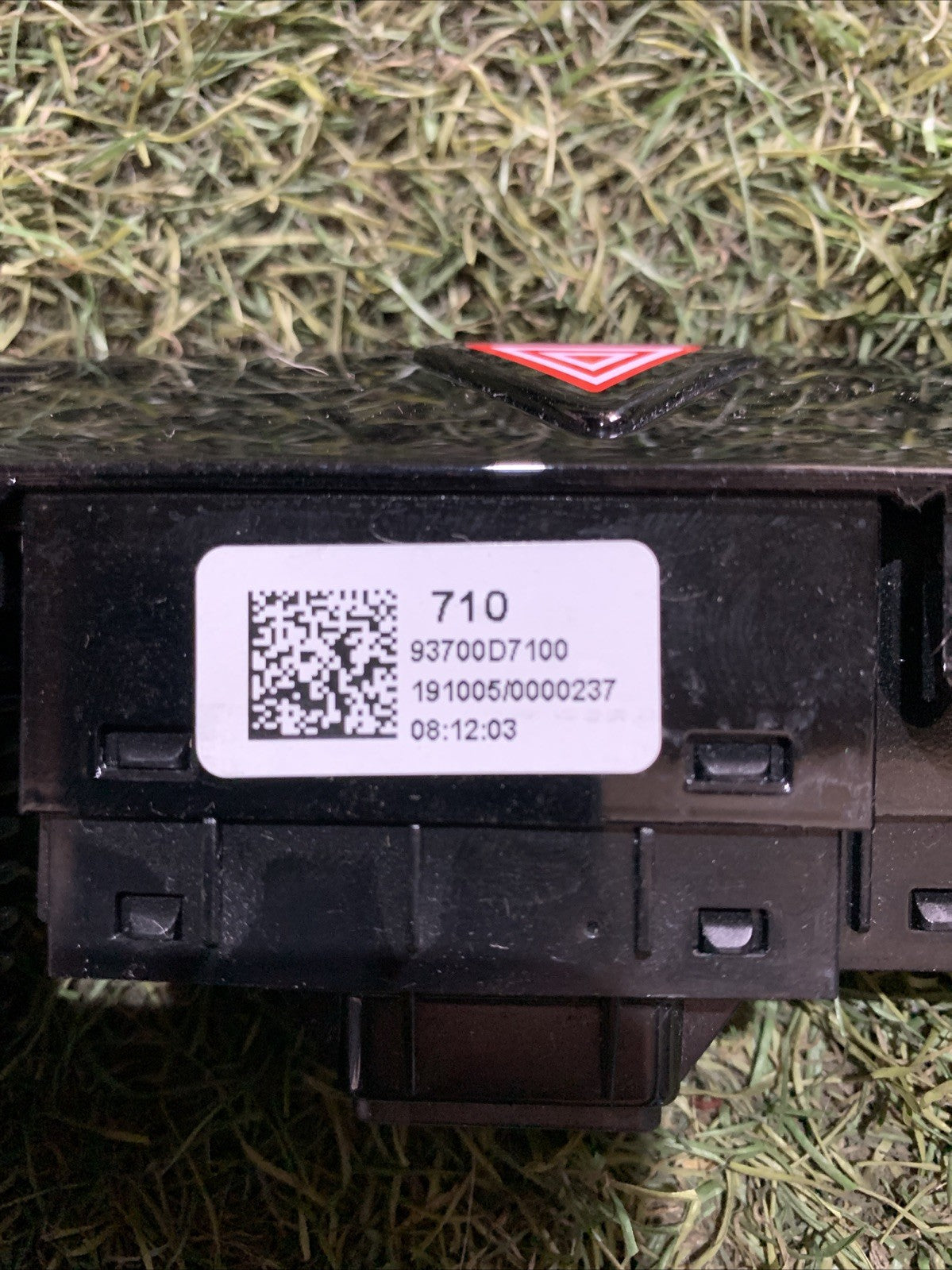 PULSANTE LUCI DI EMERGENZA HYUNDAI TUCSON 2019 93700-D7100