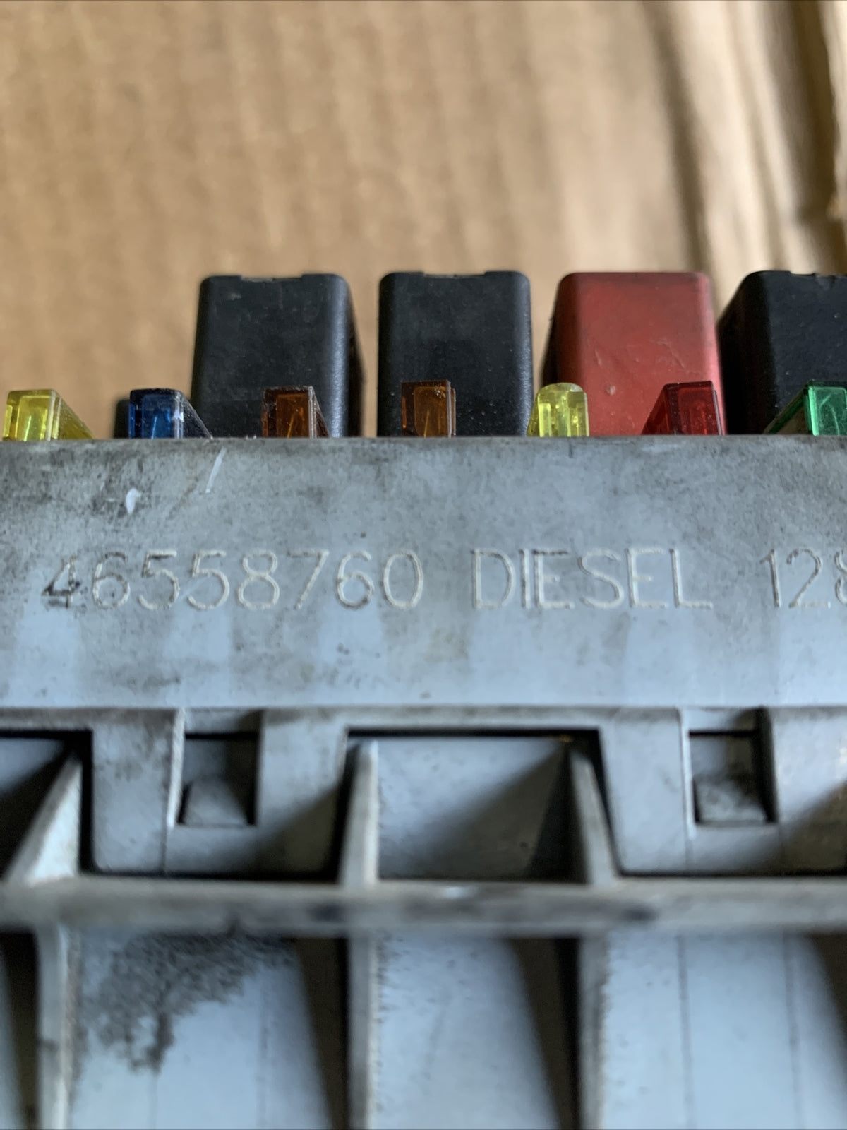 46558760 CENTRALINA SCATOLA FUSIBILI RELÈ ALFA ROMEO 147 1.9 D 85KW 5P (2004)