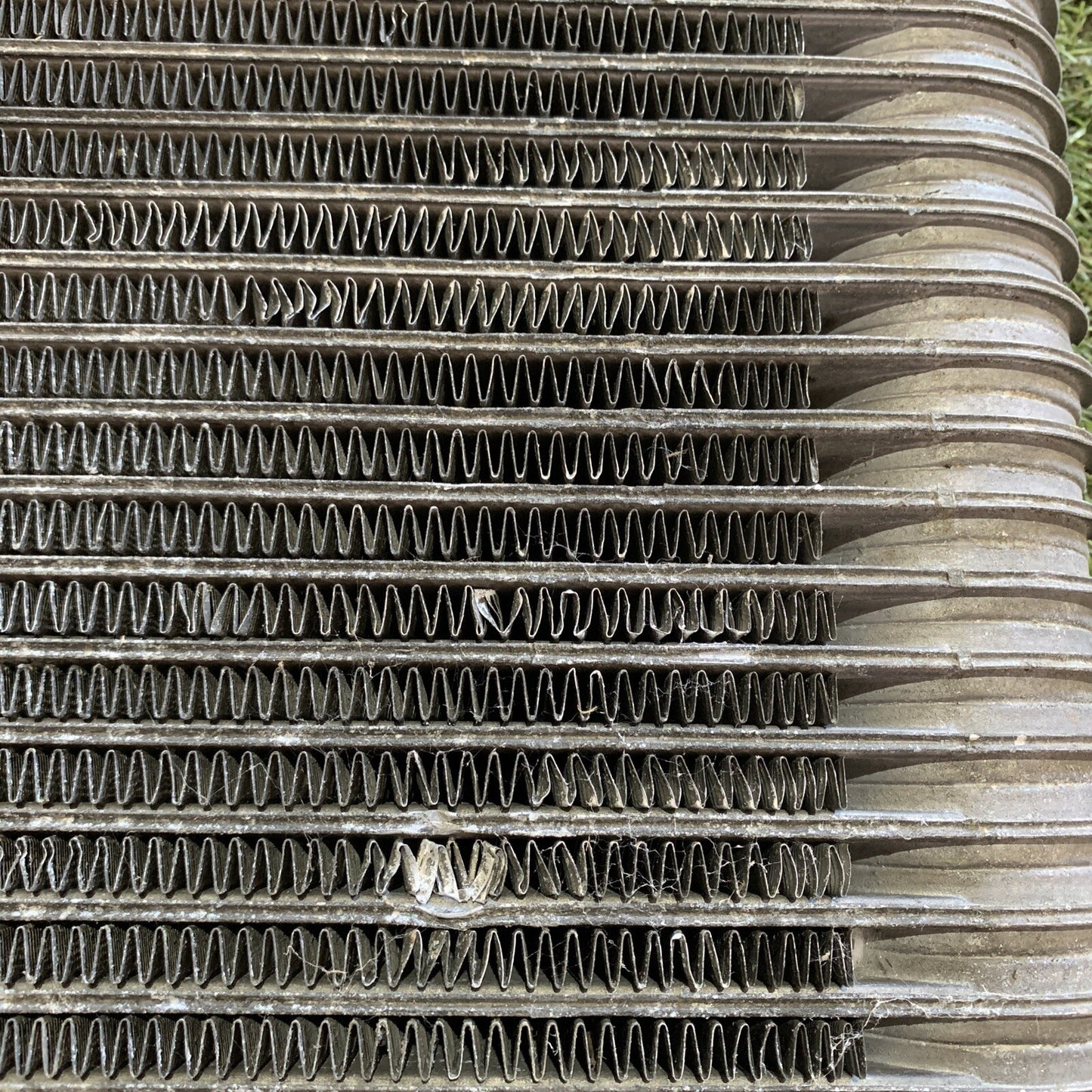 0K55113550C intercooler per KIA CARNIVAL II 2.9 CRDI 2001