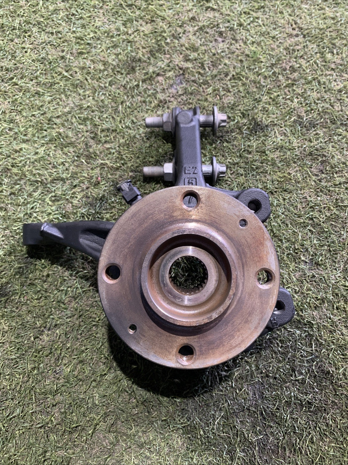 Mozzo Montante Fusello Anteriore Destro Peugeot 2008 2020 1.2 Benzina 9826532380