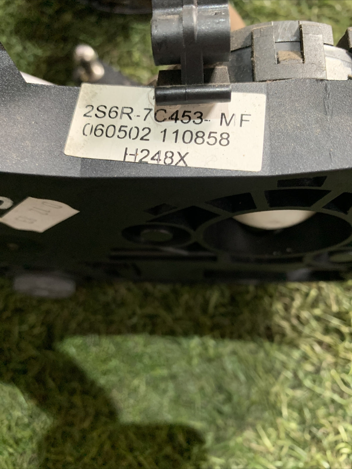 2S6R-7C453-MF LEVA POMELLO CUFFIA CAMBIO MANUALE FORD FIESTA 1.4 50KW D 5M (2)