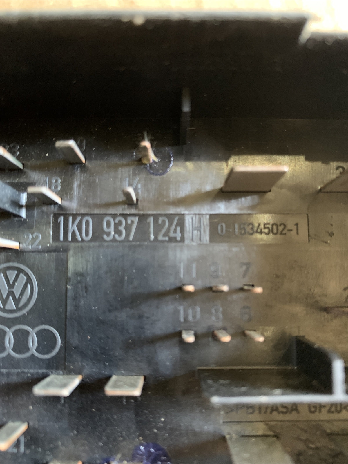 1K0937124H CENTRALINA SCATOLA PORTAFUSIBILI VOLKSWAGEN GOLF V Audi A3 2.0 140cv