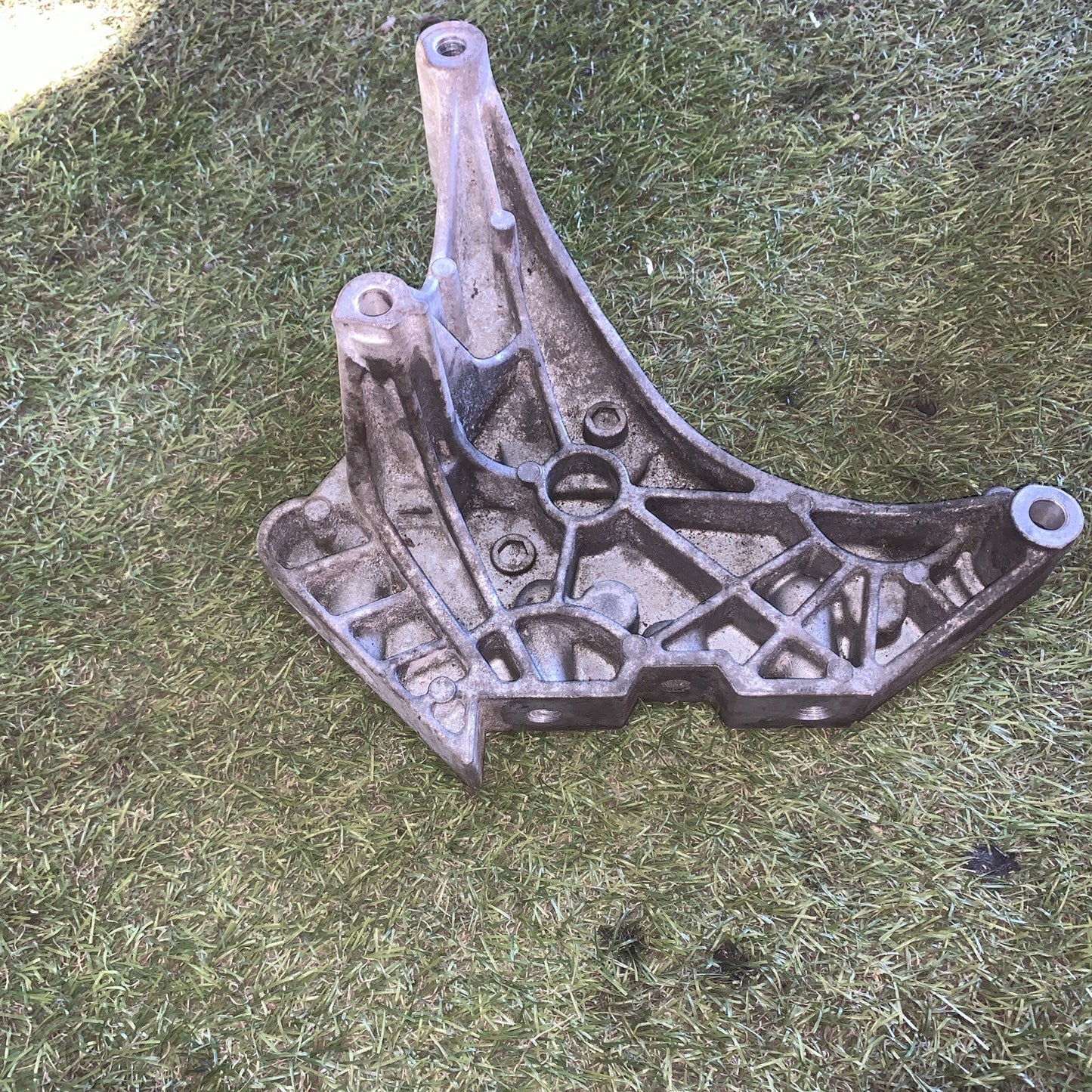 03L199207 SUPPORTO MOTORE LATO DX AUDI Q3-A3-TT 2.0 TDI 2