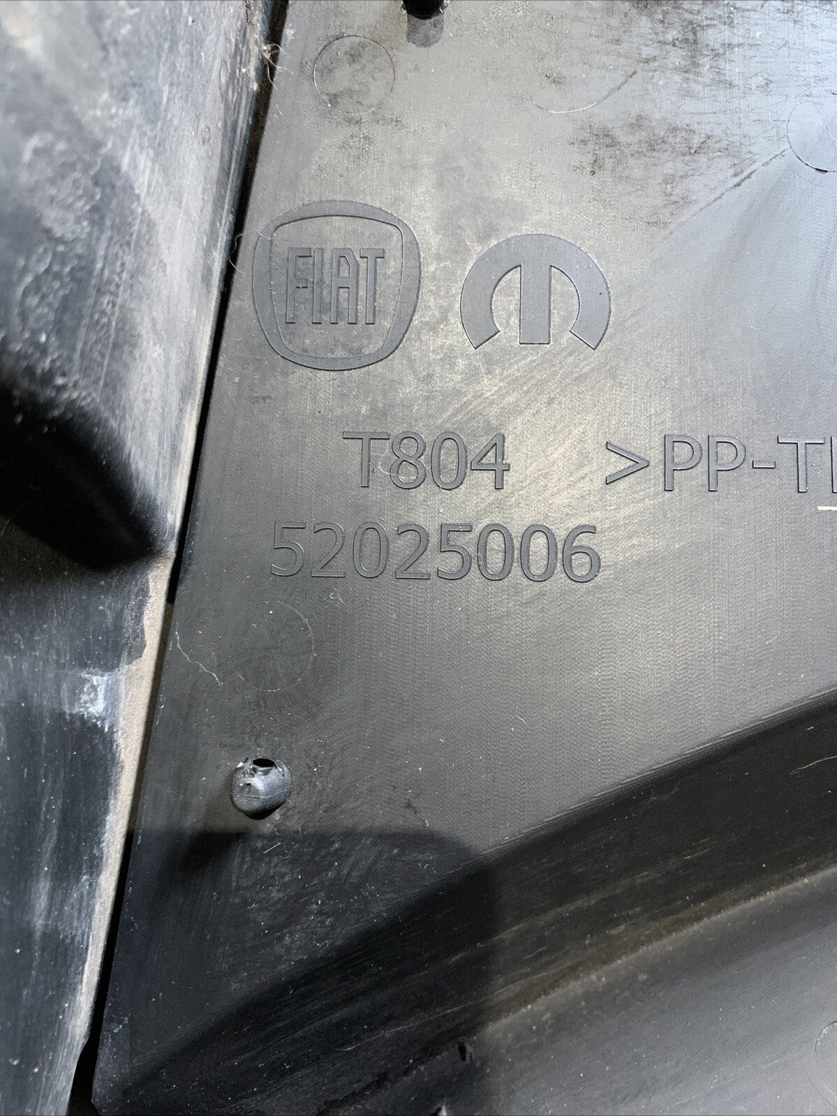 52025006 PLASTICHE PROFILO ESTERNO SOTTO PARABREZZA FIAT Tipo berlina 5P