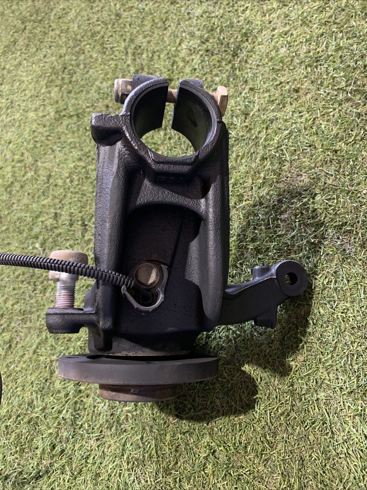 1607557480 MOZZO MONTANTE FUSELLO ANTERIORE SX PEUGEOT 208 2017 1.2