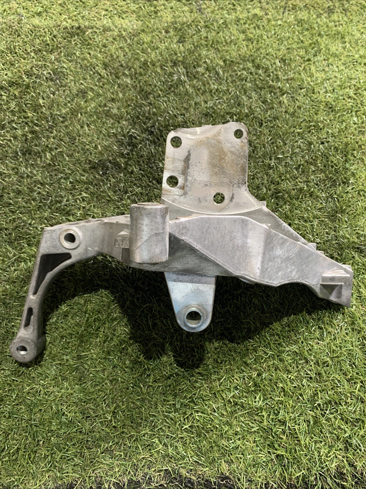 SUPPORTO ALTERNATORE PER ABARTH 500 Fiat 55218948 Benzina 1400 (07 )