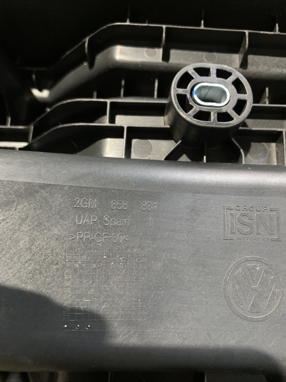 2GM858831 Staffa Di Supporto Ripiano Portaoggetti Lato Sx Per Volkswagen T-Cross