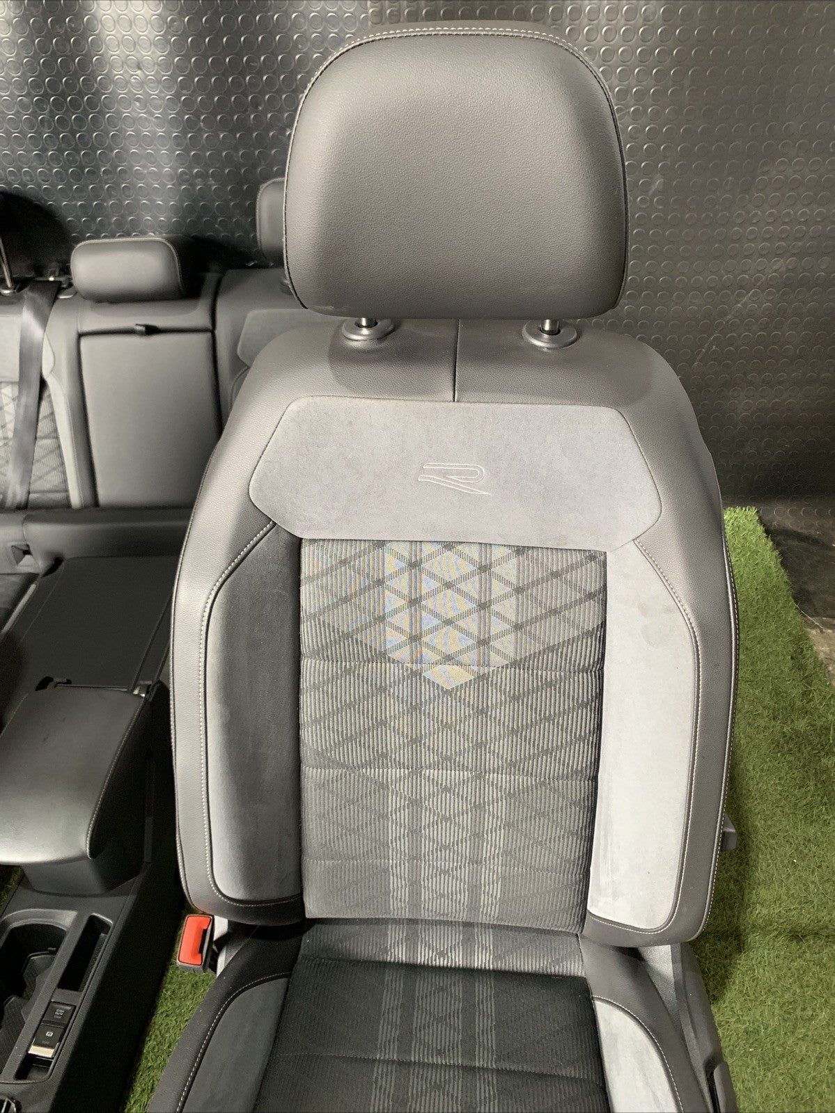 TAPPEZZERIA COMPLETA CON PANNELLI VOLKSWAGEN T-ROC 2024 R-LINE