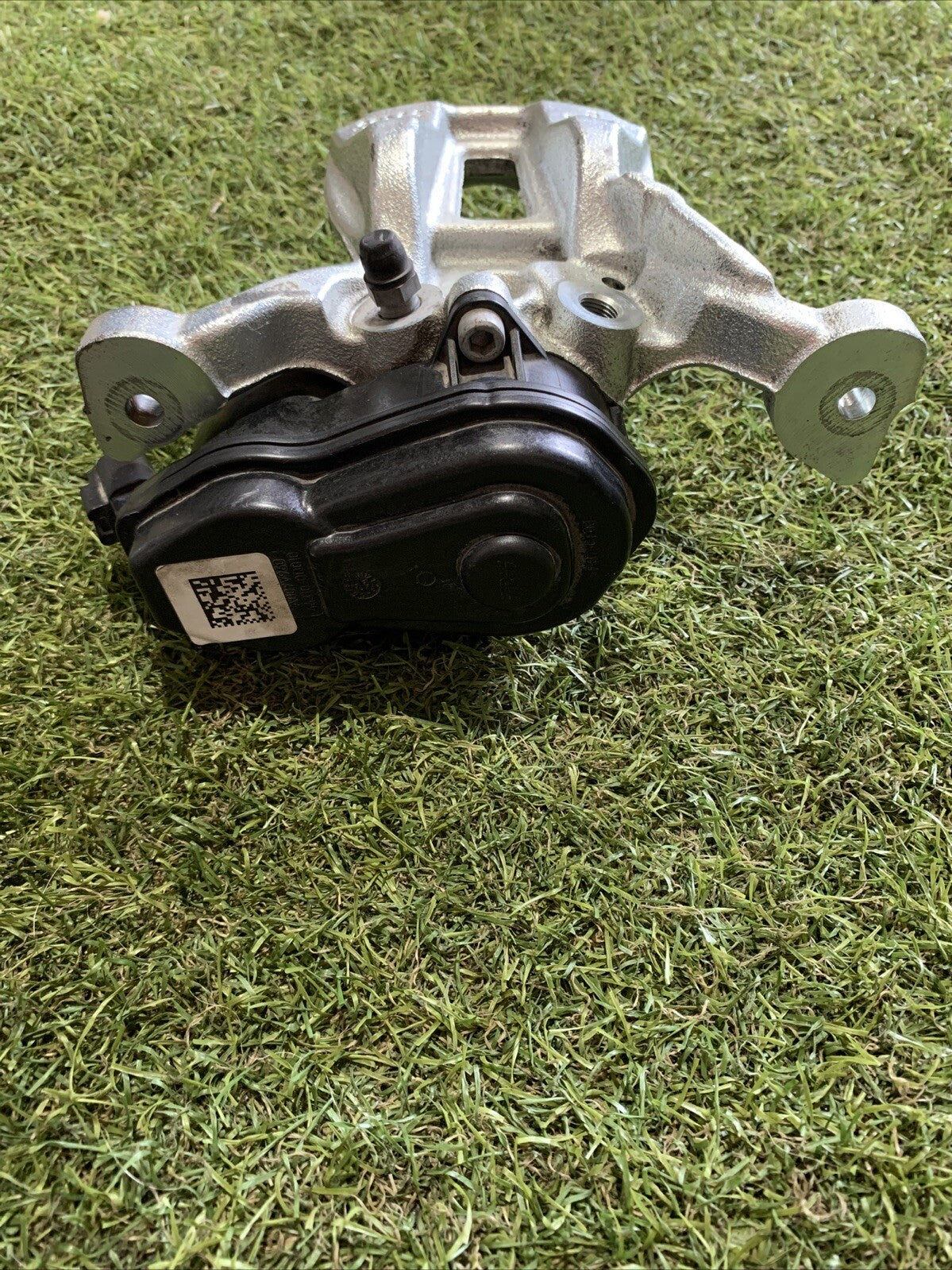 47850K0010 PINZA FRENO POSTERIORE SX ELETTRICA TOYOTA YARIS 2024