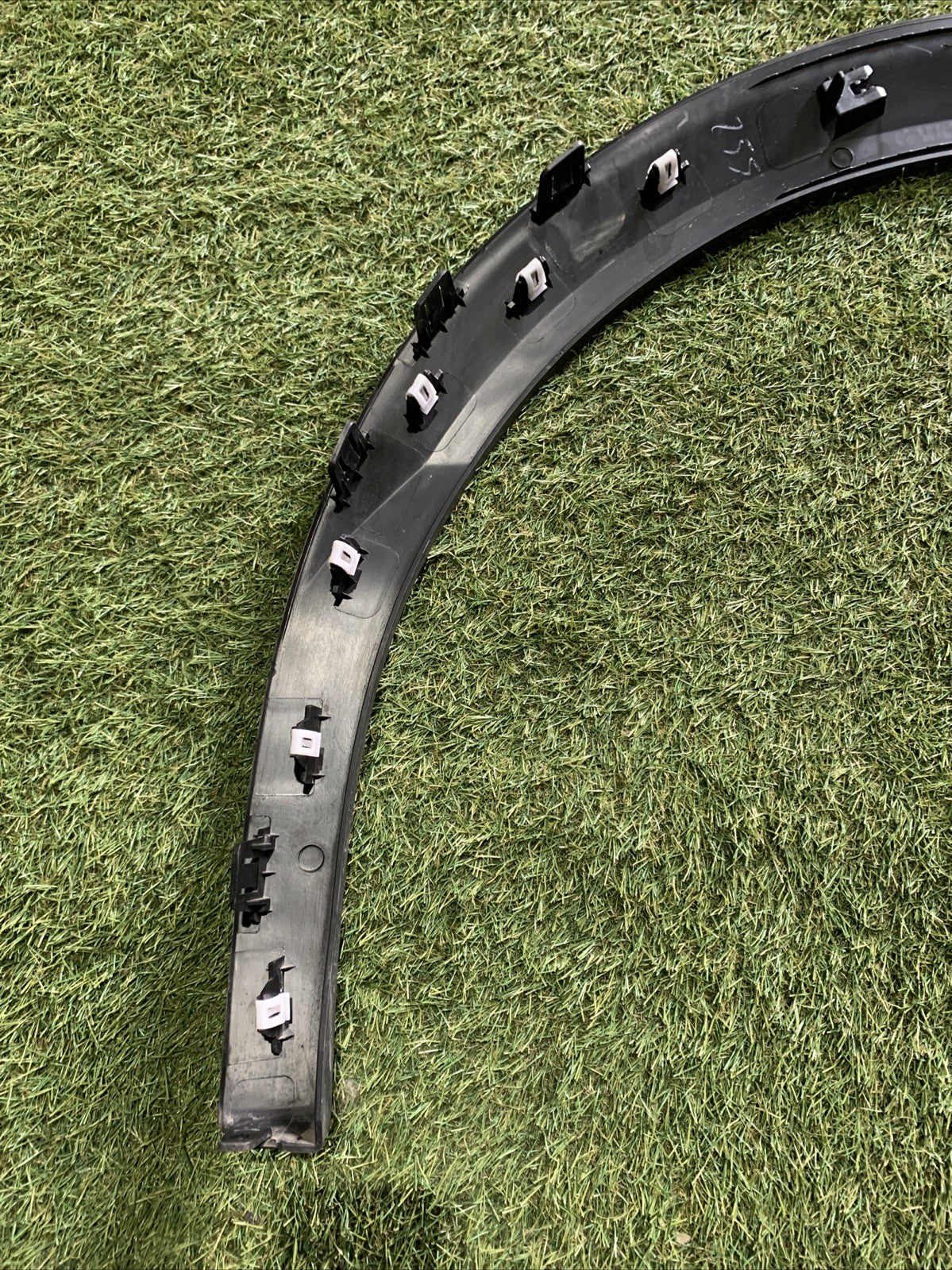 MODANATURA PARAFANGO POST SX PER PEUGEOT 2008 Serie 9825736780 (19>)