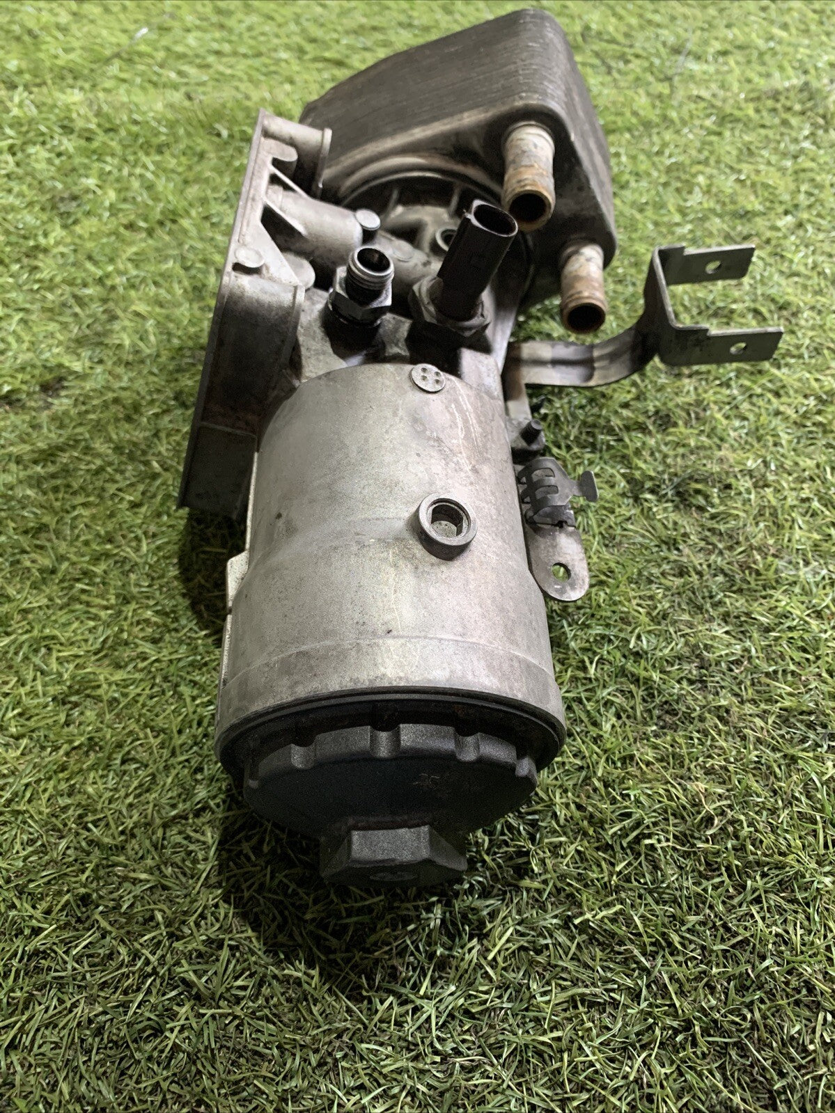 SCAMBIATORE RADIATORE OLIO AUDI A3 8P 2.0 045115389J (2)