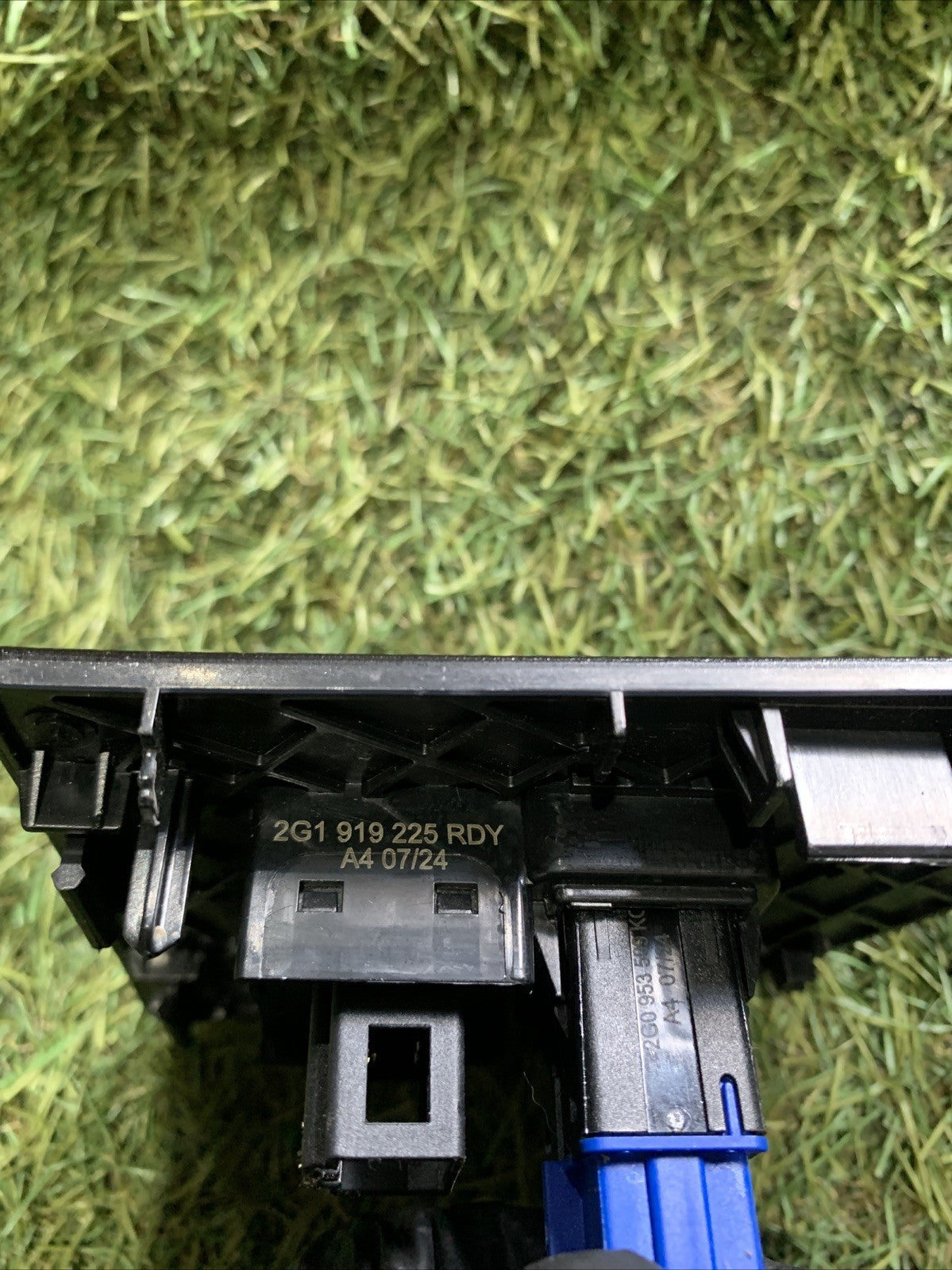 2G1919225RDY PULSANTE INTERRUTTORE 4 FRECCE VOLKSWAGEN POLO 2024