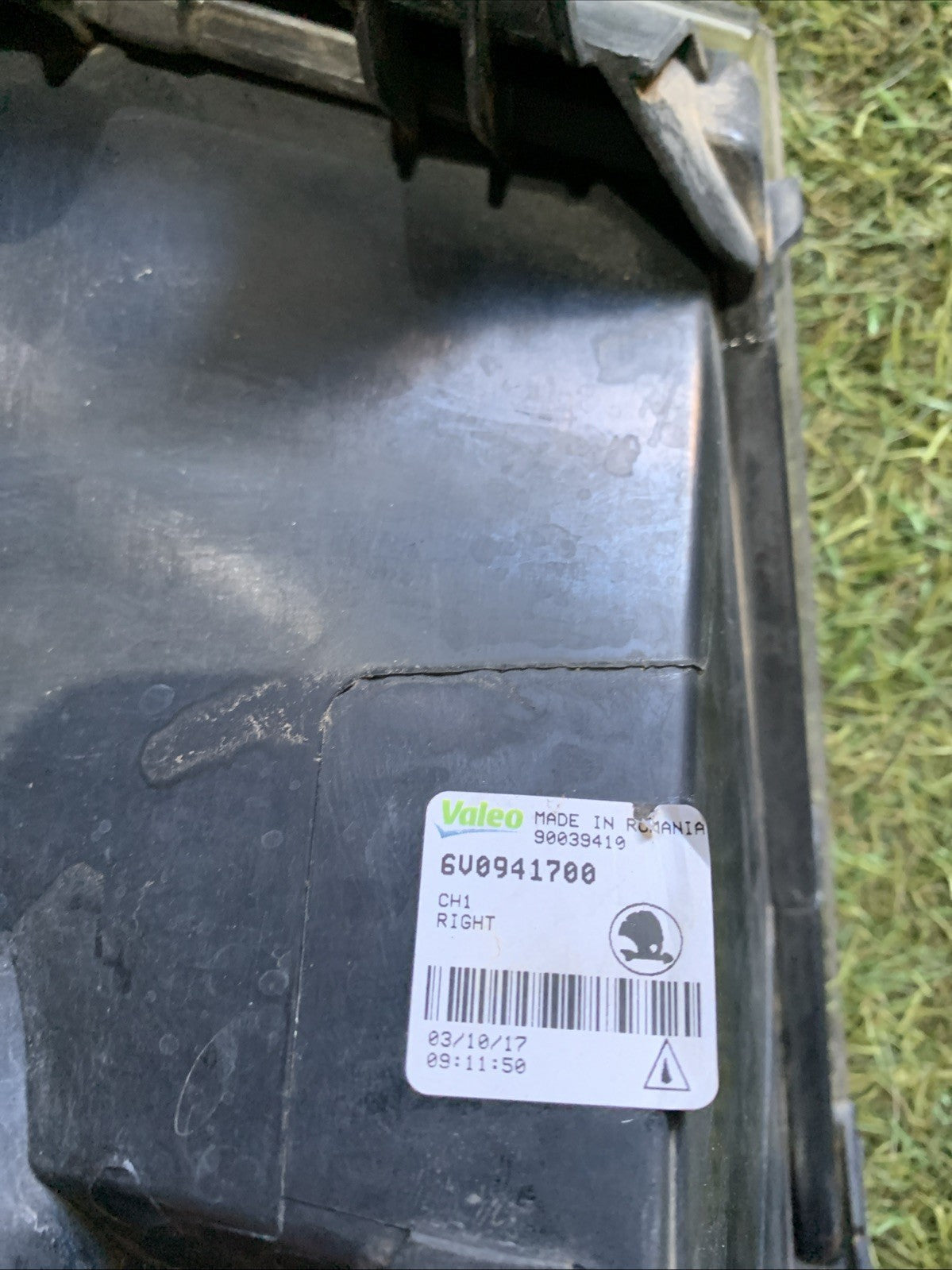 FENDINEBBIA ANTERIORE DX PER SKODA Fabia Berlina 3° Serie 6V0941700A (15>21)