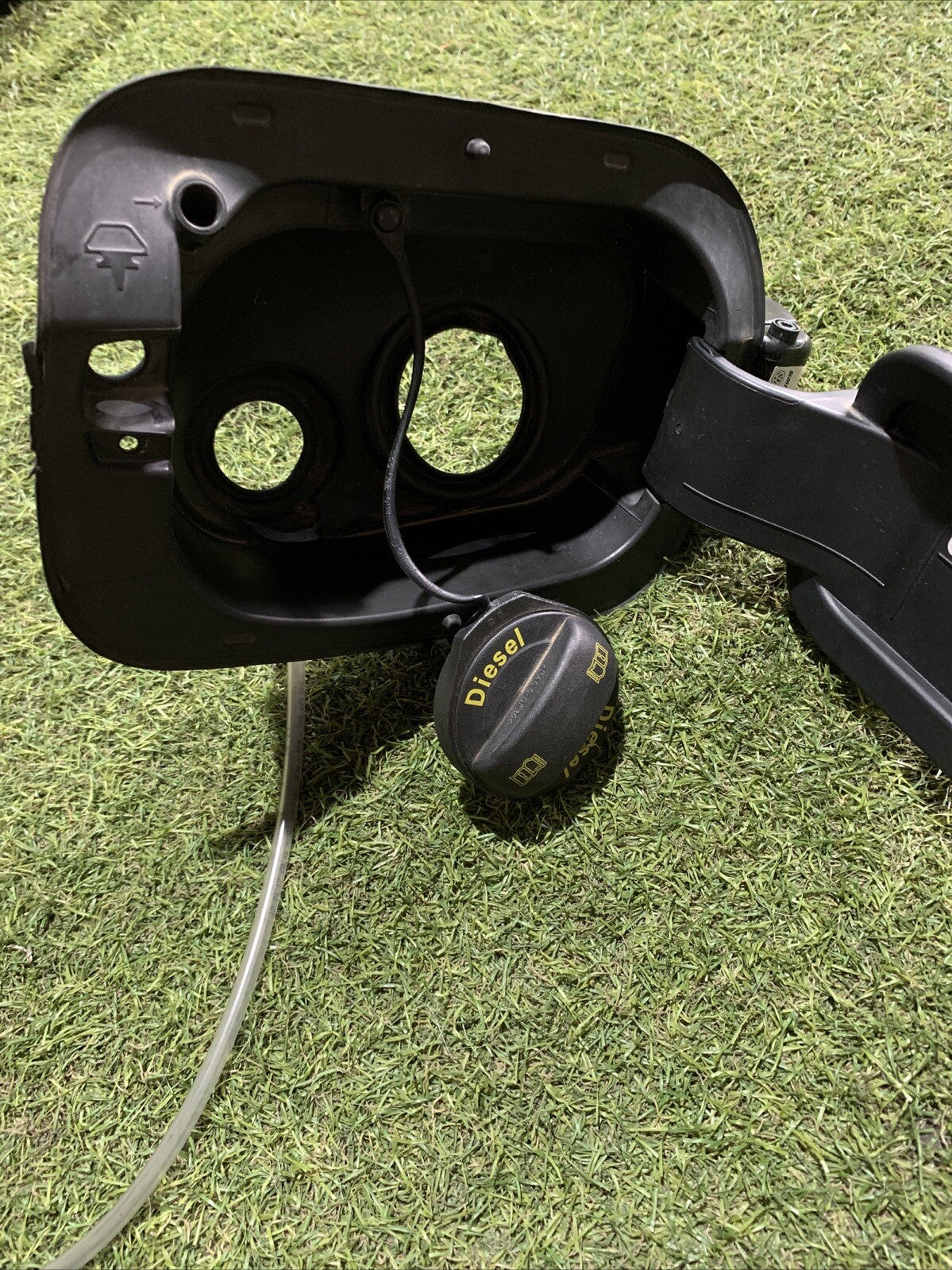 SPORTELLINO CARBURANTE PER VOLKSWAGEN T-Roc Serie 2GA809857E (17>)