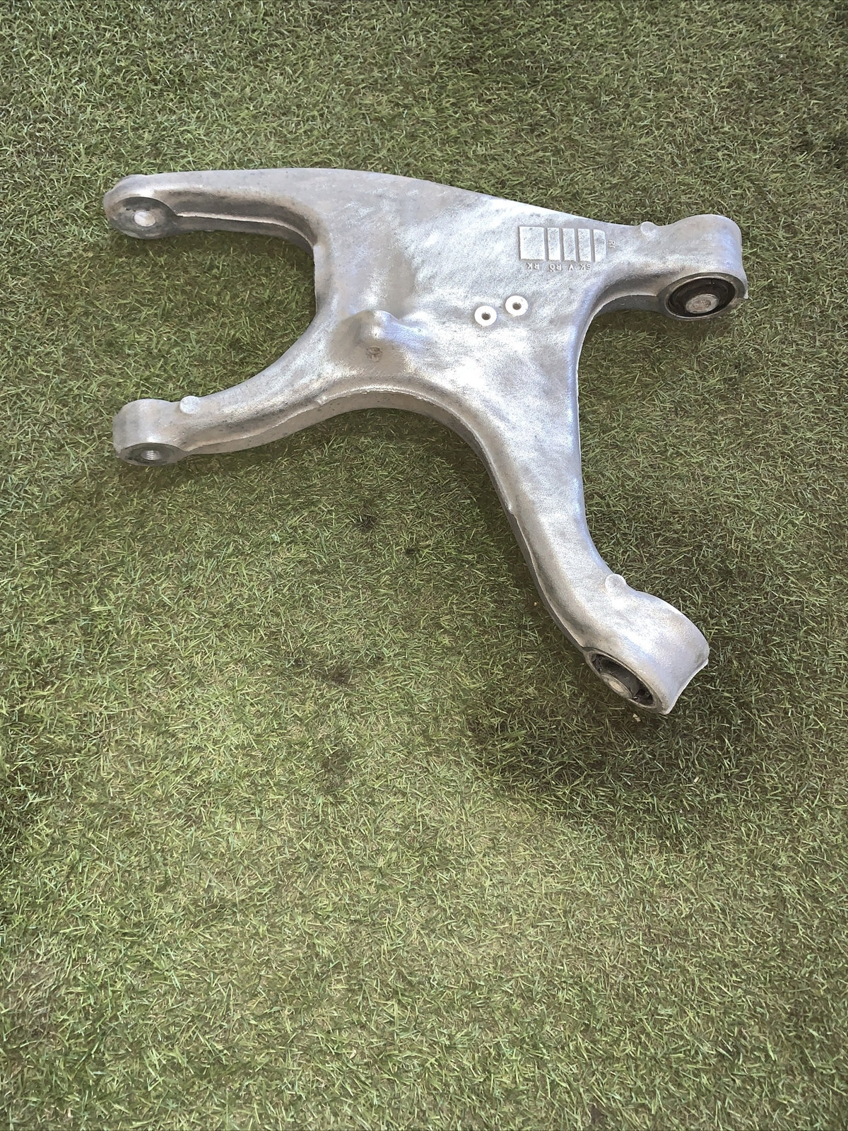 BRACCIO OSCILANTE POSTERIORE INFERIORE DESTRO AUDI A4 ANNO 2013 8K0505312J