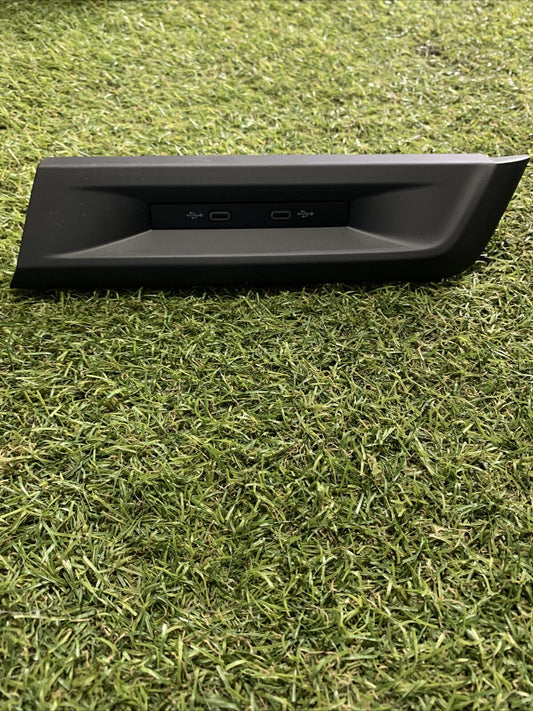 Porta Ingresso USB Volkswagen Golf 8 5NA035736