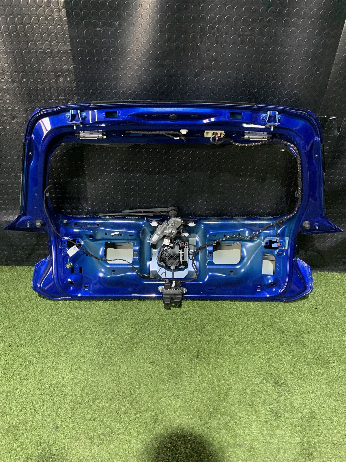 Cofano Portellone Baule Posteriore Volkswagen Golf 8R Con Telecamere Posteriore