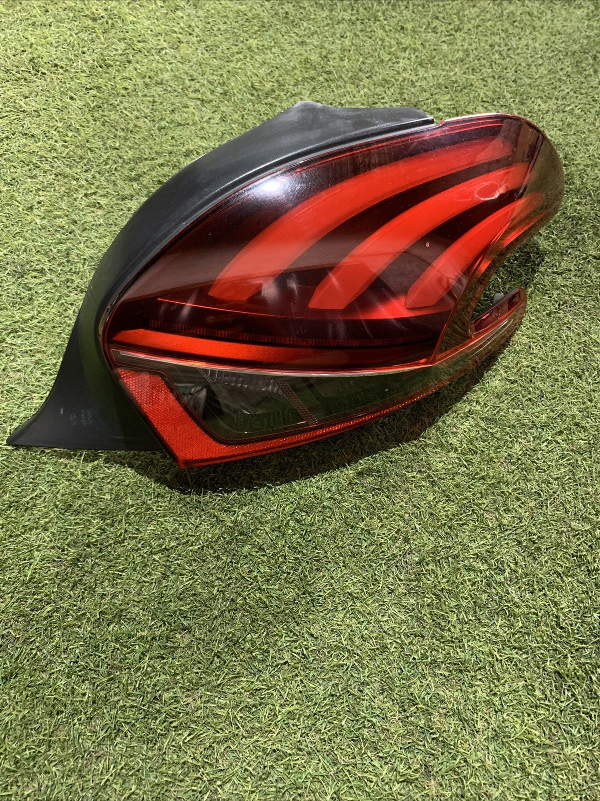 STOP FANALE POSTERIORE DESTRO DX PER PEUGEOT 208 Serie 9810430580 (12 19)