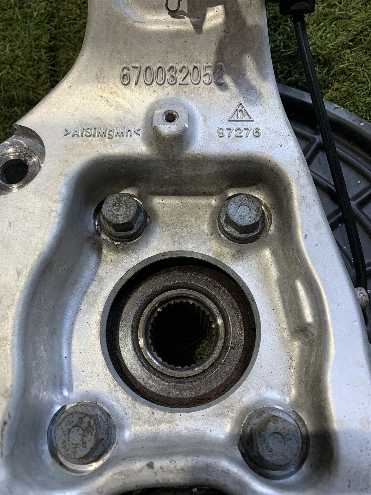 Mozzo Montante Fusello Anteriore Destro Maserati Levante 670032052