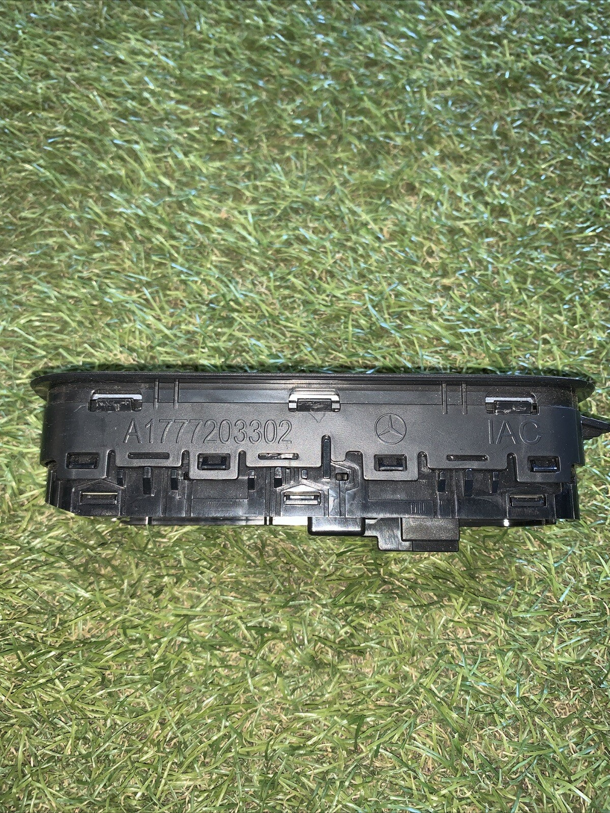 Pulsantiera Alzavetri anteriore sinistra Mercedes W177 A1777203302