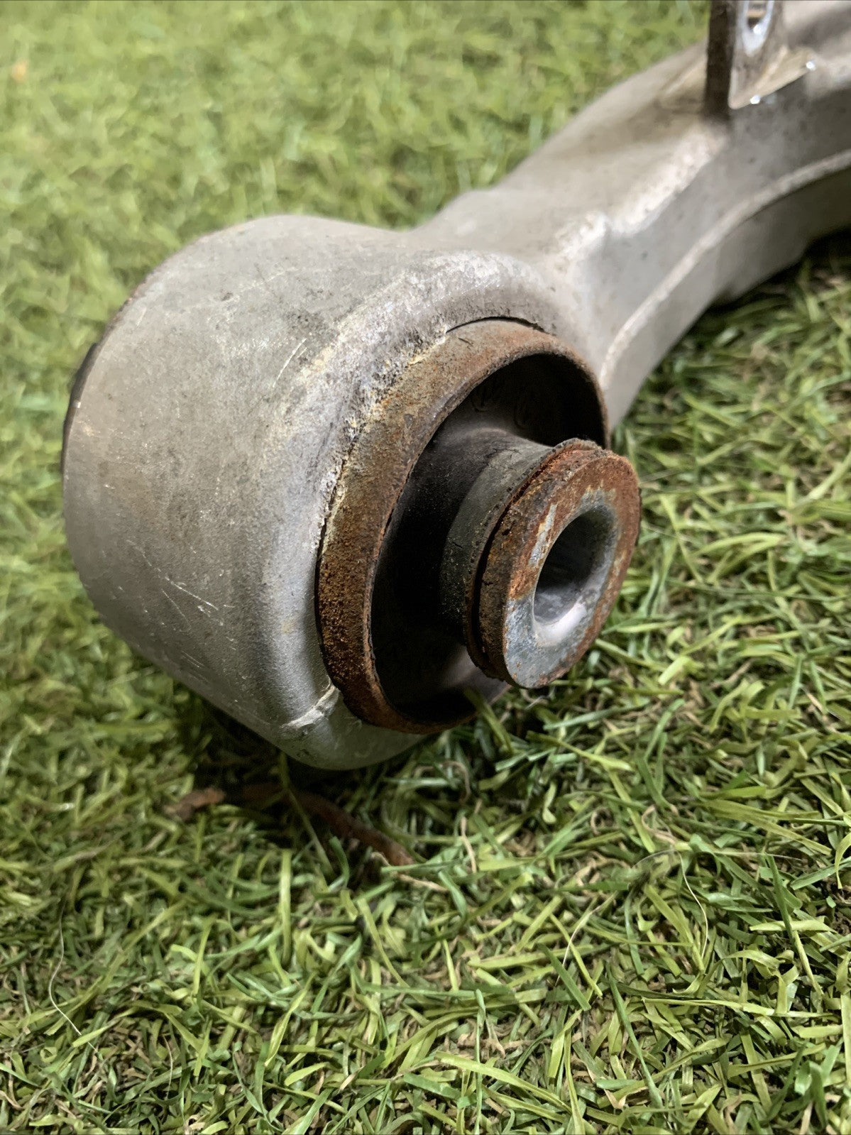 Braccio Oscillante Superiore Anteriore Sinistro Maserati Levante 06700319950