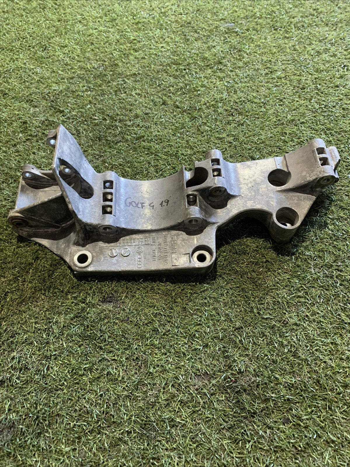 Supporto Alternatore Volkswagen Golf 4 1.9 Diesel 045903143C