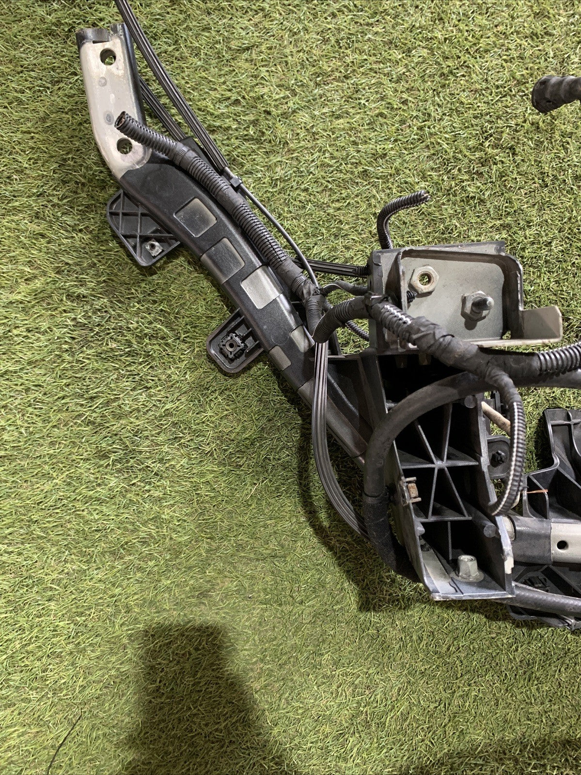 Traversa Batticofano Anteriore Maserati Levante 6700034073