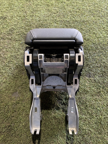 BRACCIOLO CENTRALE IN PELLE AUDI A1 Sportback (GBA) 82A864208A (18 )