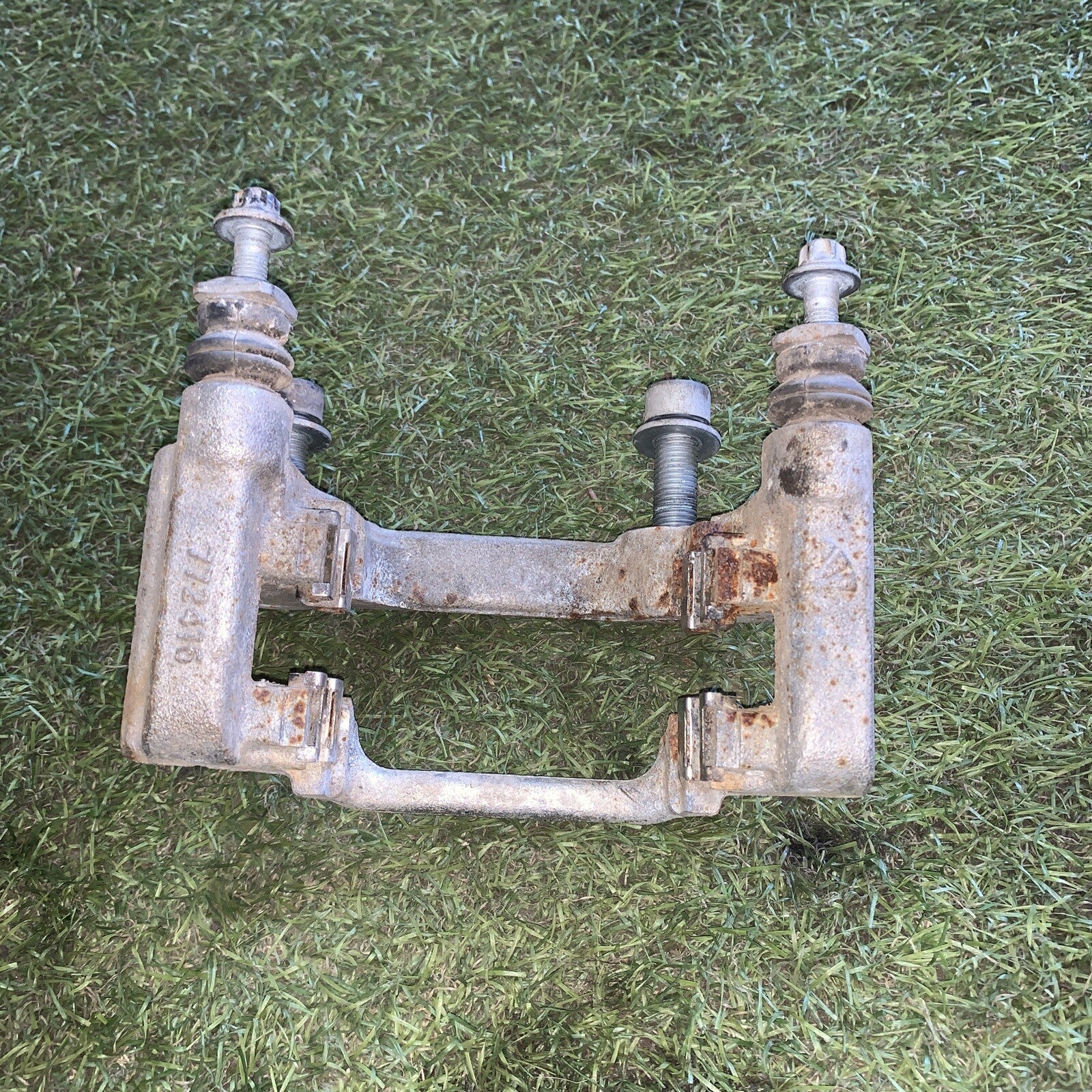 SUPPORTO PINZA FRENO POSTERIORE SX PEUGEOT 3008 DAL 2016 772416