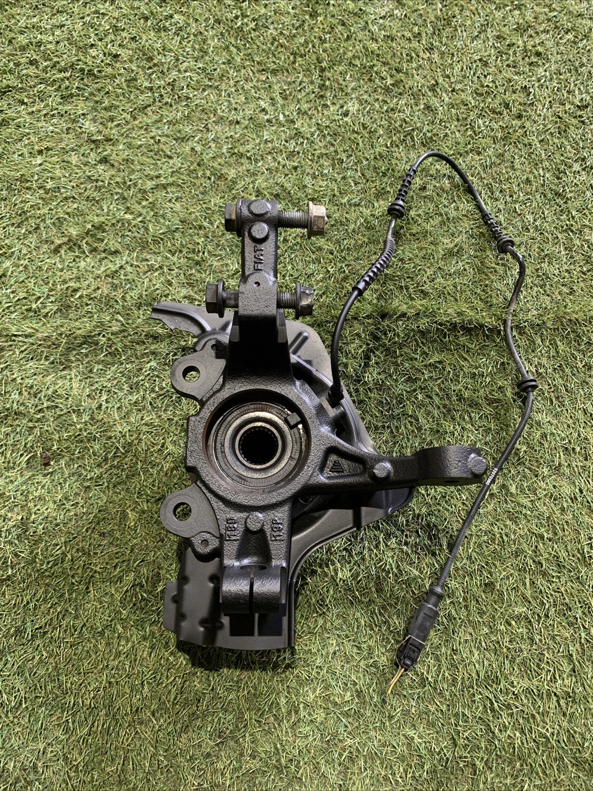 Mozzo Montante Fusello Anteriore Destro Fiat 500L 1.3 MJT  51910431