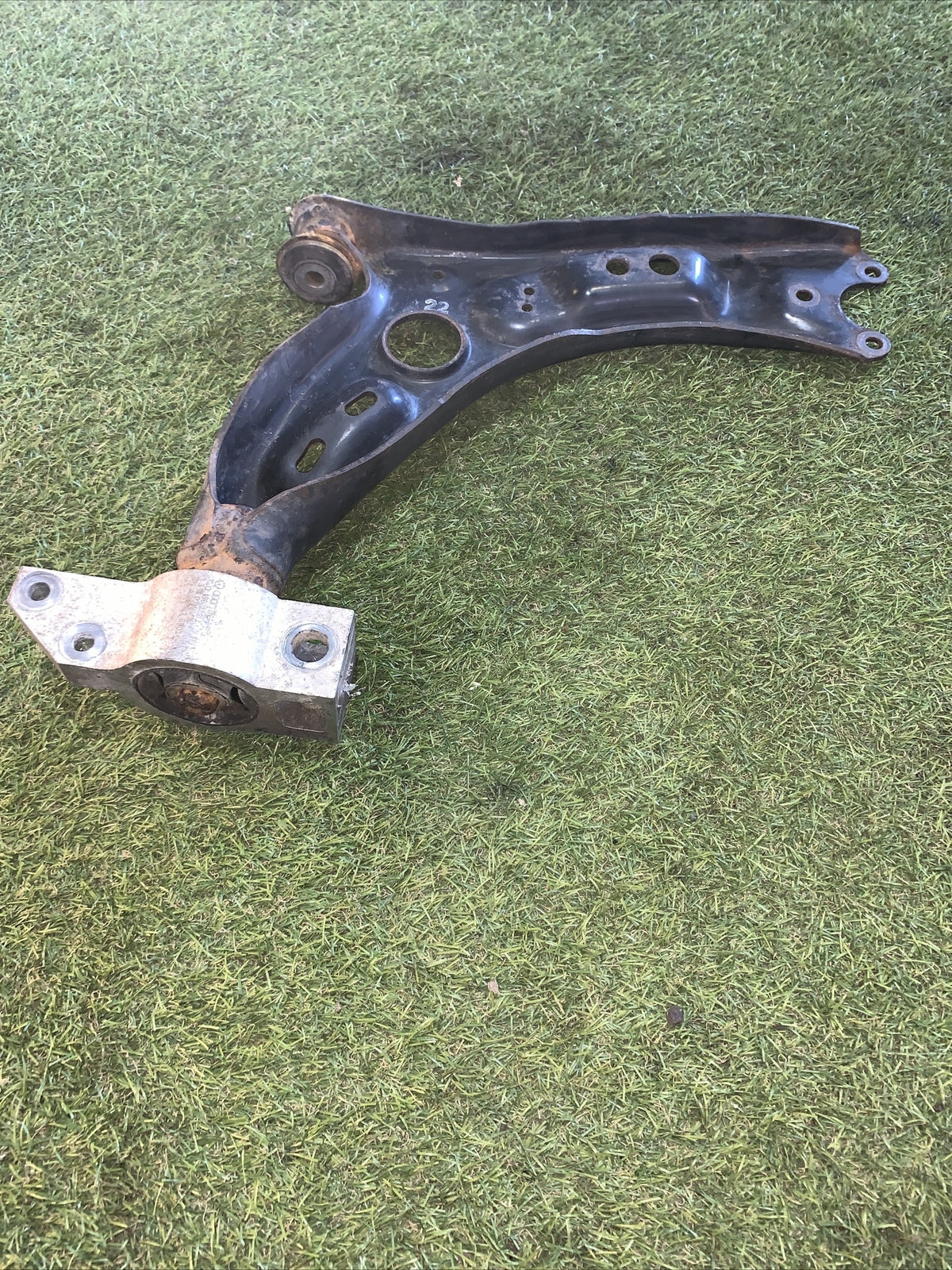 BRACCIO OSCILLANTE ANTERIORE SINISTRO PER VOLKSWAGEN GOLF 6 2.0 TDI