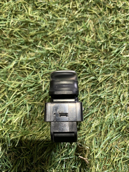PULSANTE ALZAVETRO ANTERIORE DX PER AUDI A3 Serie (8V) 8V0959855C