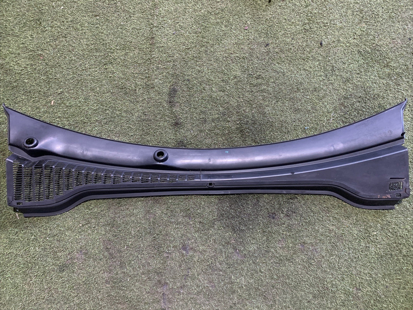 GRIGLIA GOCCIOLATOIO ANT. PER FIAT 500 L Serie (351_352) 735521834 (12 ) (2)