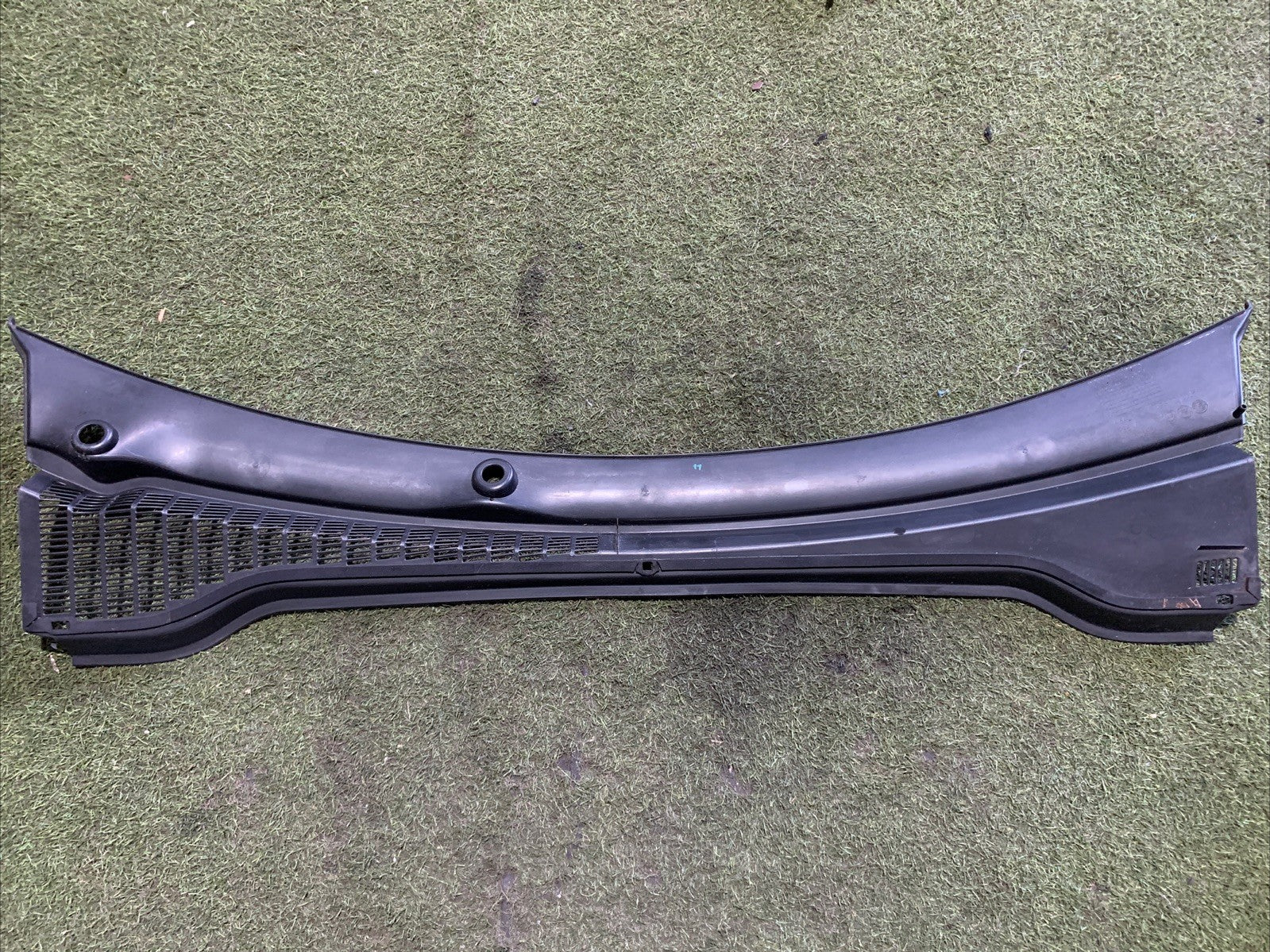 GRIGLIA GOCCIOLATOIO ANT. PER FIAT 500 L Serie (351_352) 735521834 (12 ) (2)